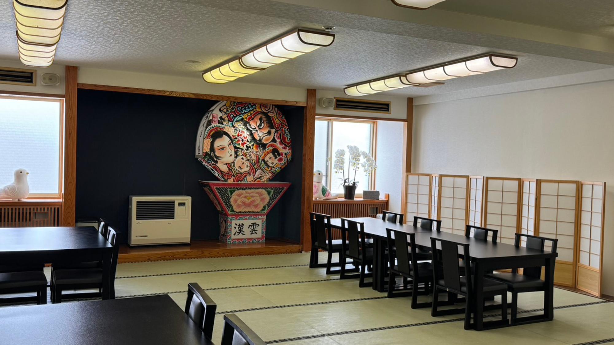 【お食事処】華やぐねぷたが迎える、温もりの食卓