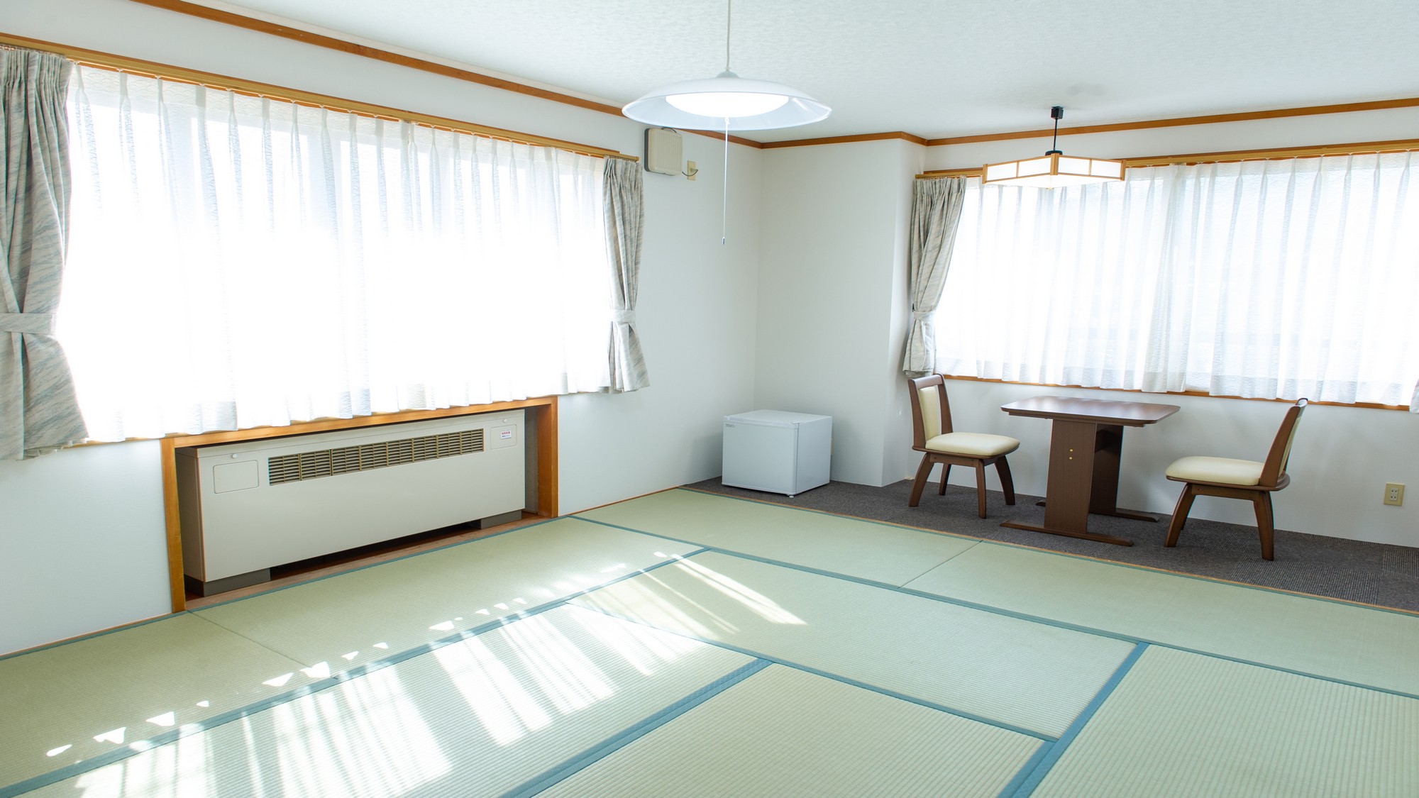 畳の香りに癒やされる寛ぎの空間です。