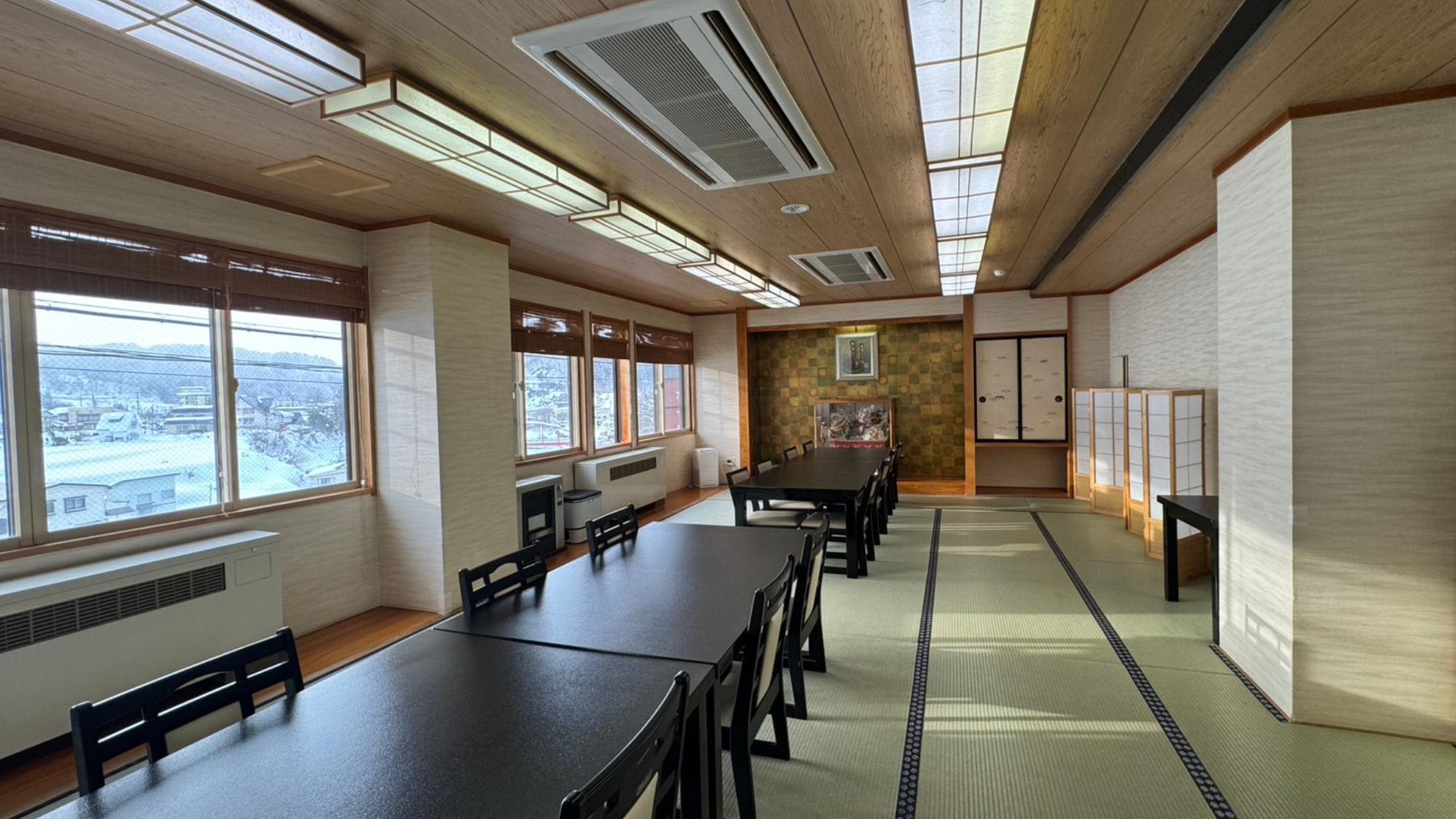 【お食事処】青森ならではの「ねぷた」を観ながらお食事をお楽しみください。