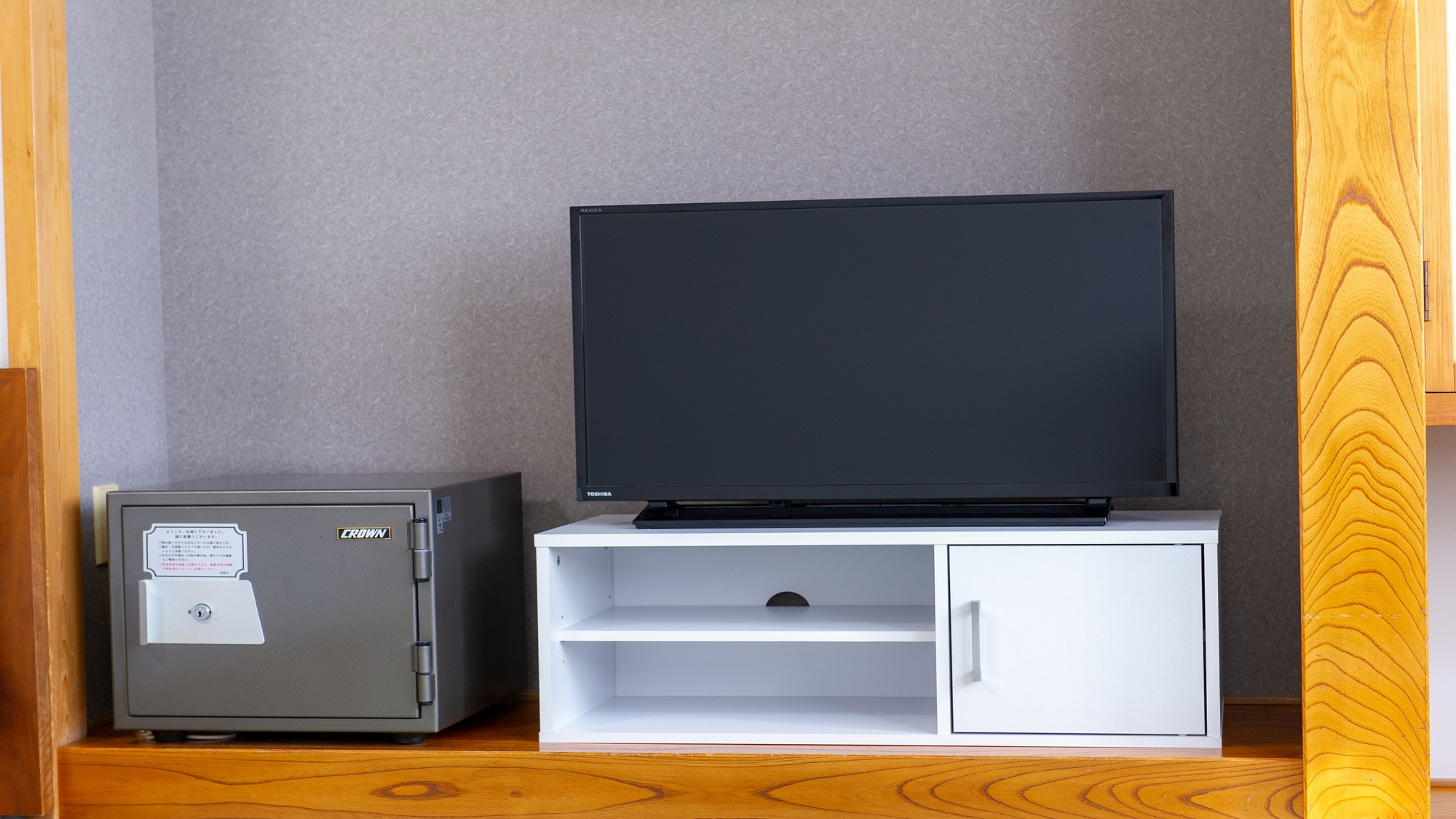 テレビ・金庫を完備。ごゆっくりとお過ごしください。