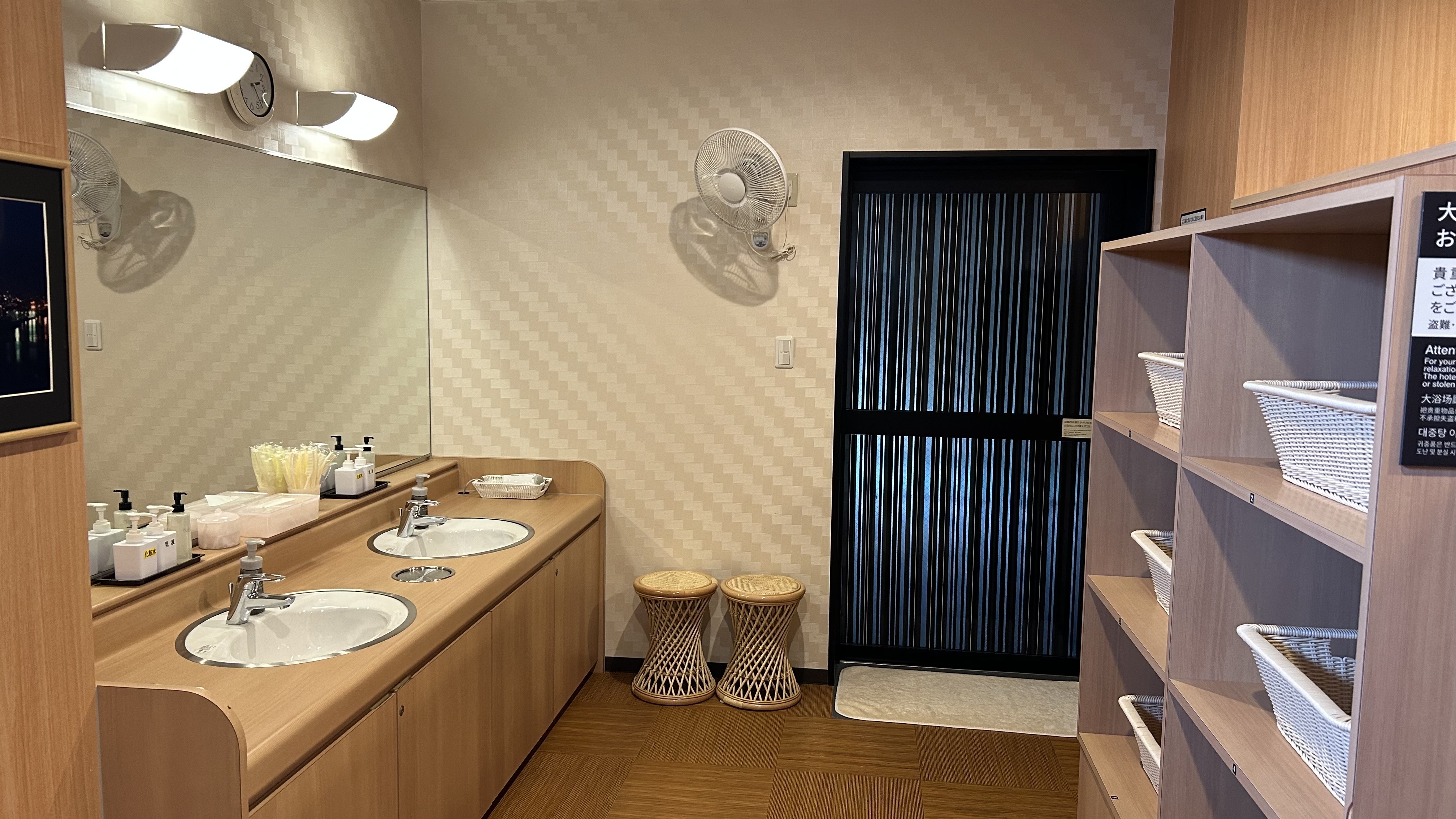 女性大浴場脱衣所