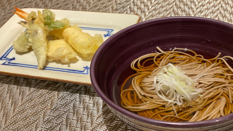 【ご当地メニュー】揚げたて天ぷらと蕎麦
