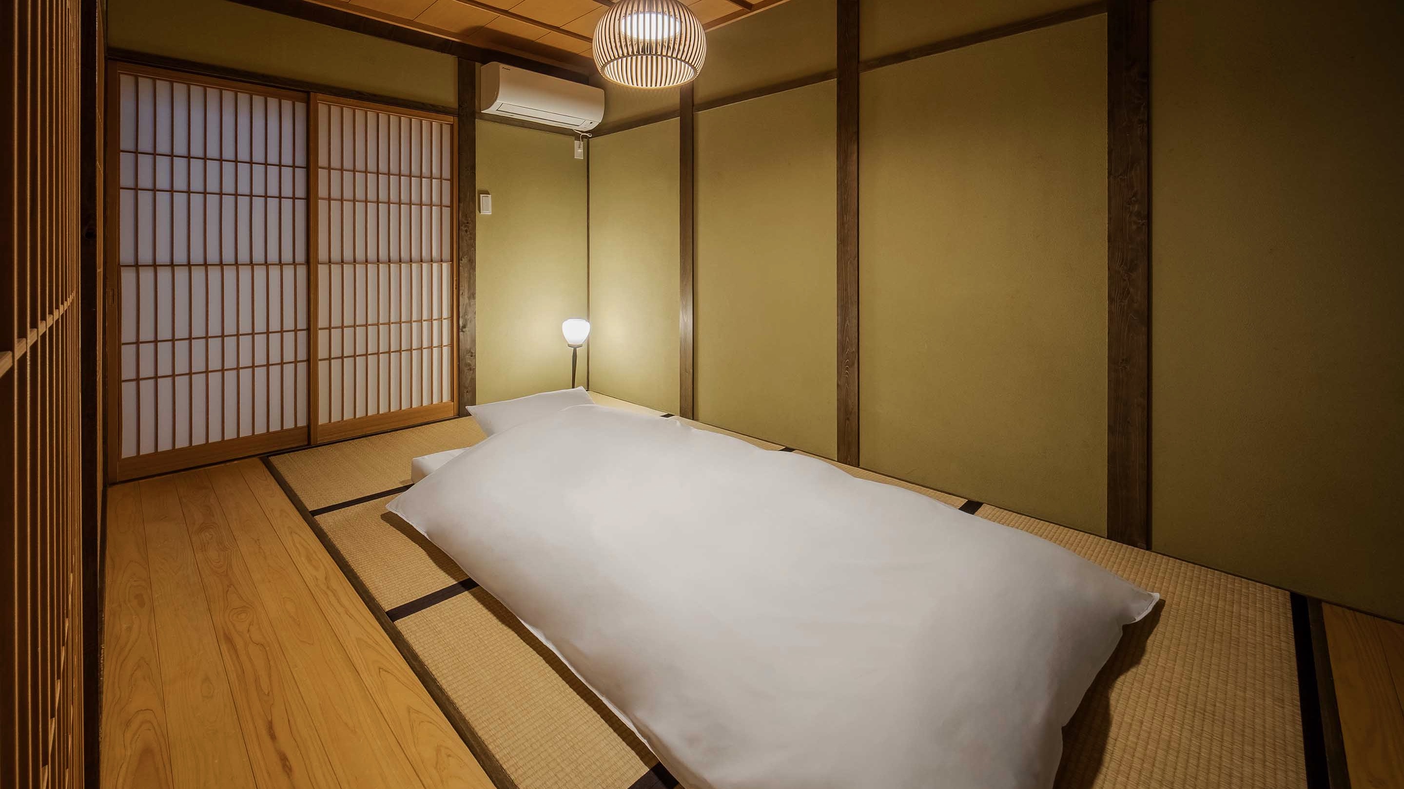 3名様以上でご宿泊の場合は、こちらにお布団を1組セット致します。