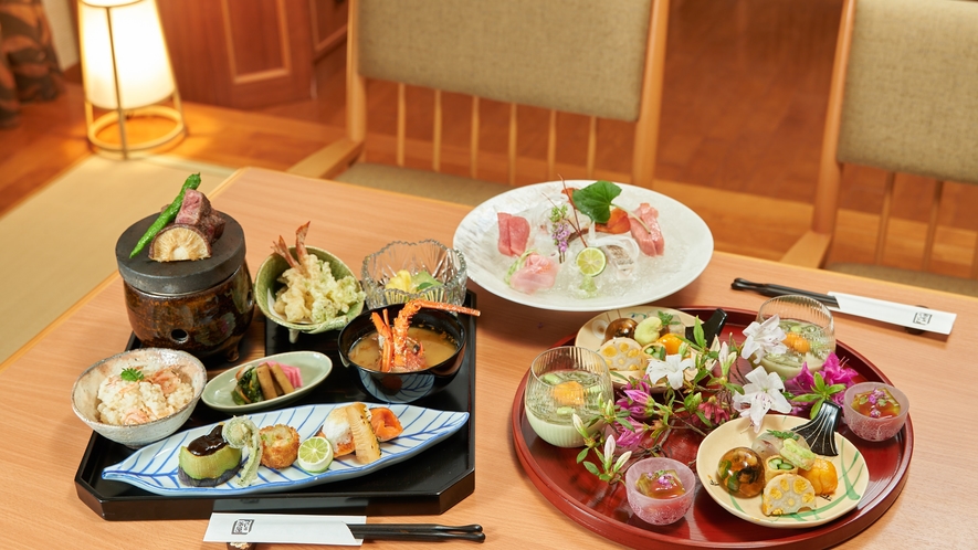 温泉付き和洋室でのご夕食（日本料理イメージ）
