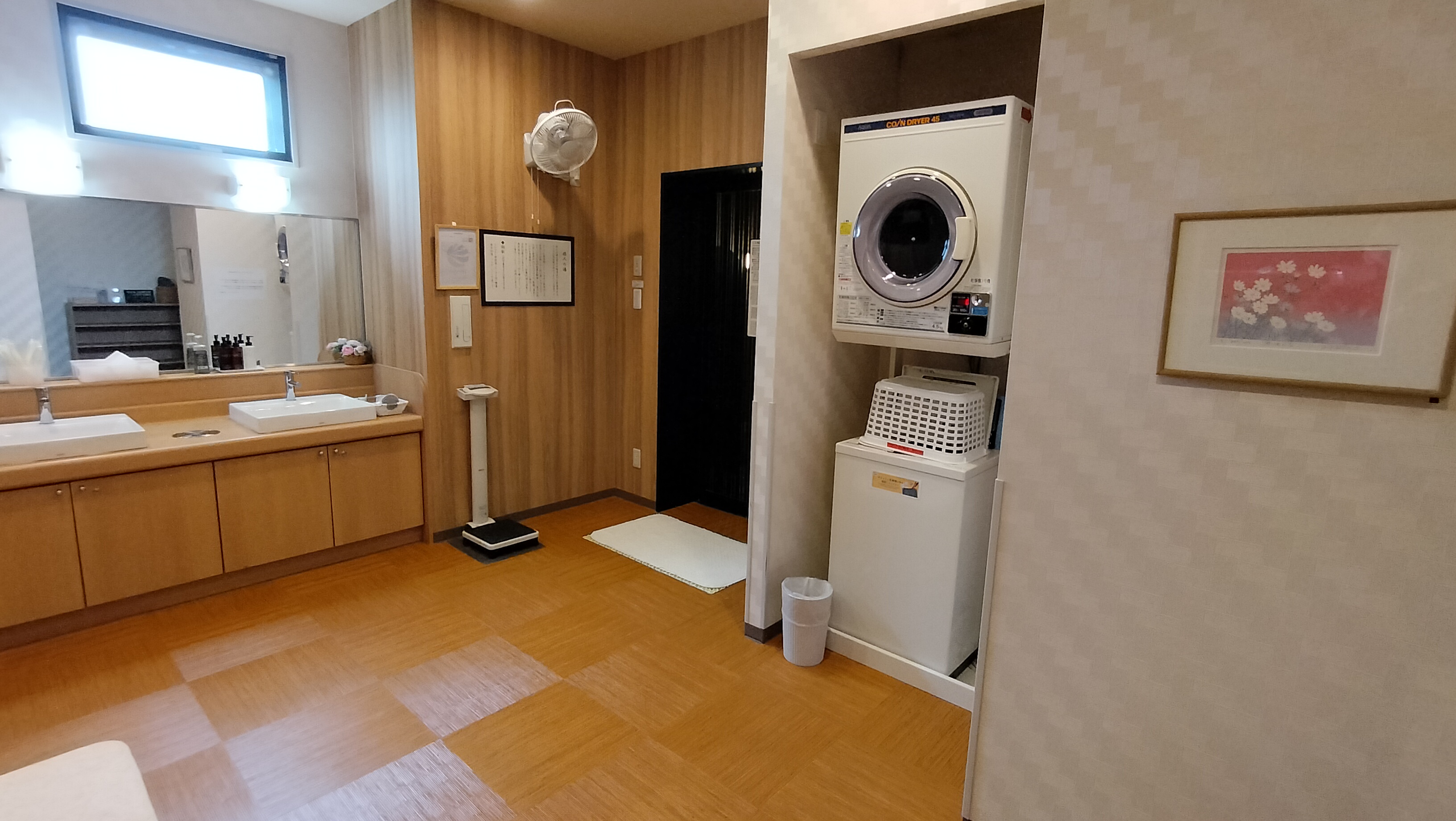 女性大浴場内コインランドリー