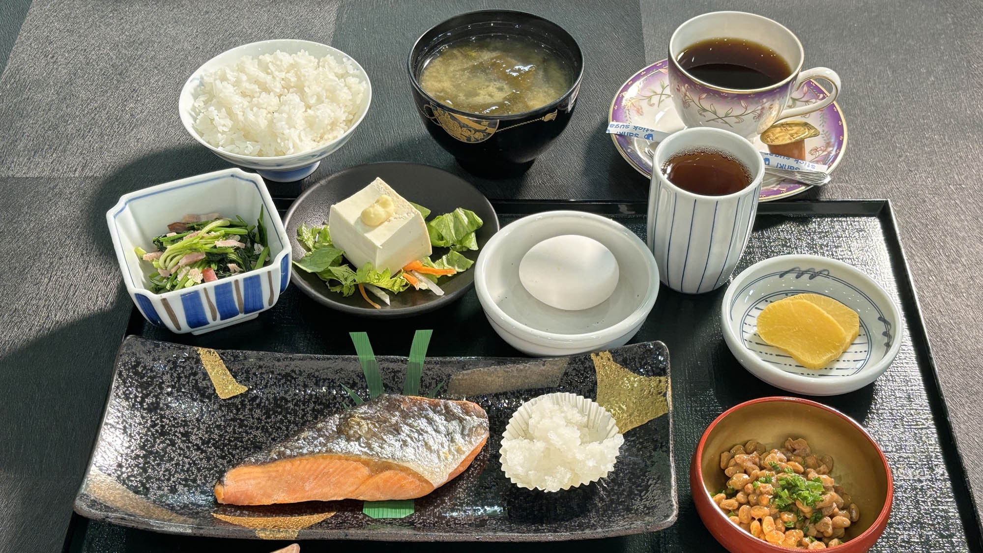 【夕朝食付】別荘地のホテルでのんびり過ごす…静かな時間で心も体も癒せる南箱根で心身解放の旅を