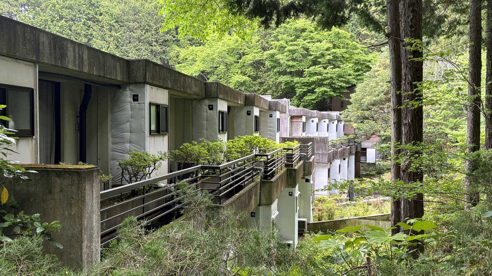 【夕朝食付】別荘地のホテルでのんびり過ごす…静かな時間で心も体も癒せる南箱根で心身解放の旅を