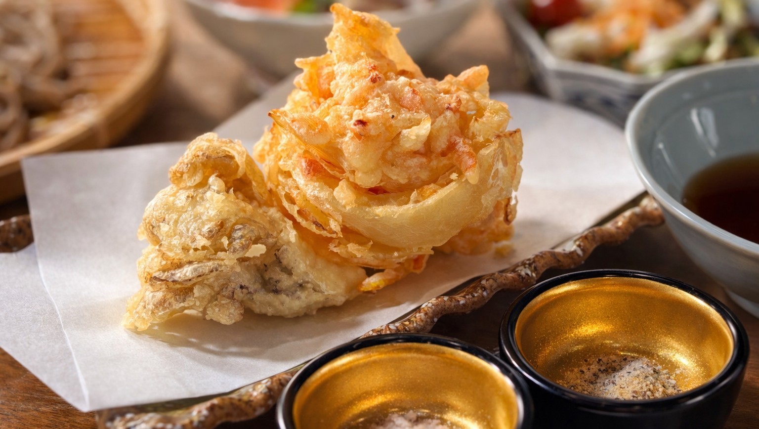 駿河湾の恵み・桜海老かき揚げを熱々でご提供