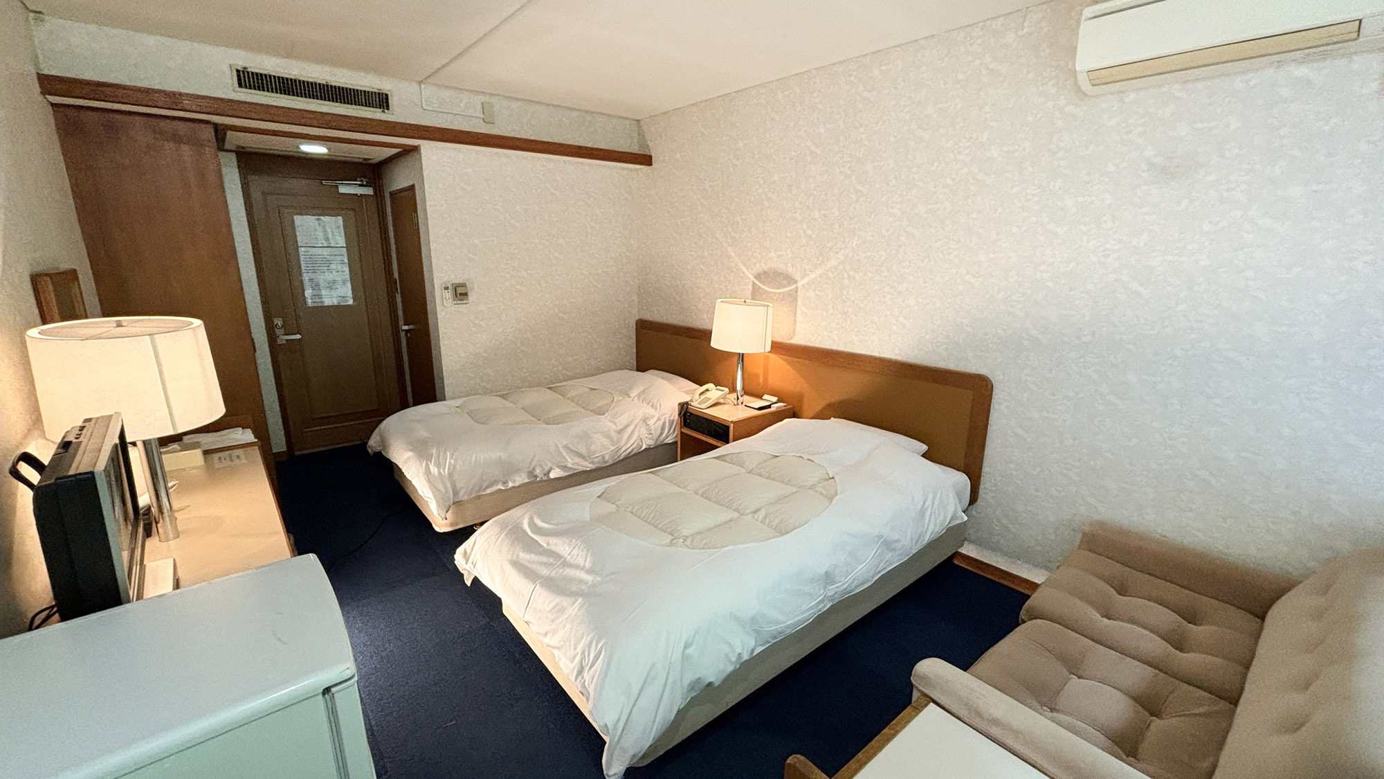 ・【ツイン】小鳥のさえずり以外は何にも聞こえない程の静寂に心が癒されます