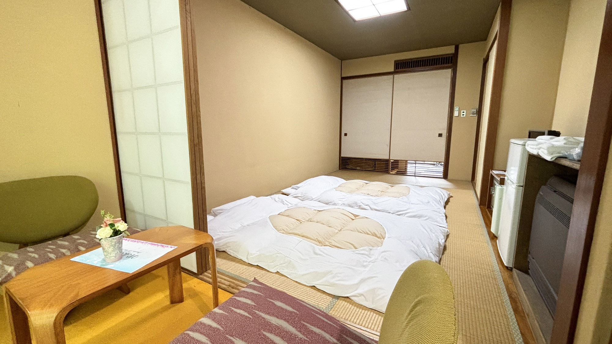 ・【和室7.5畳】気兼ねなくリラックスした雰囲気でお過し下さい。団体の方は別の棟になります