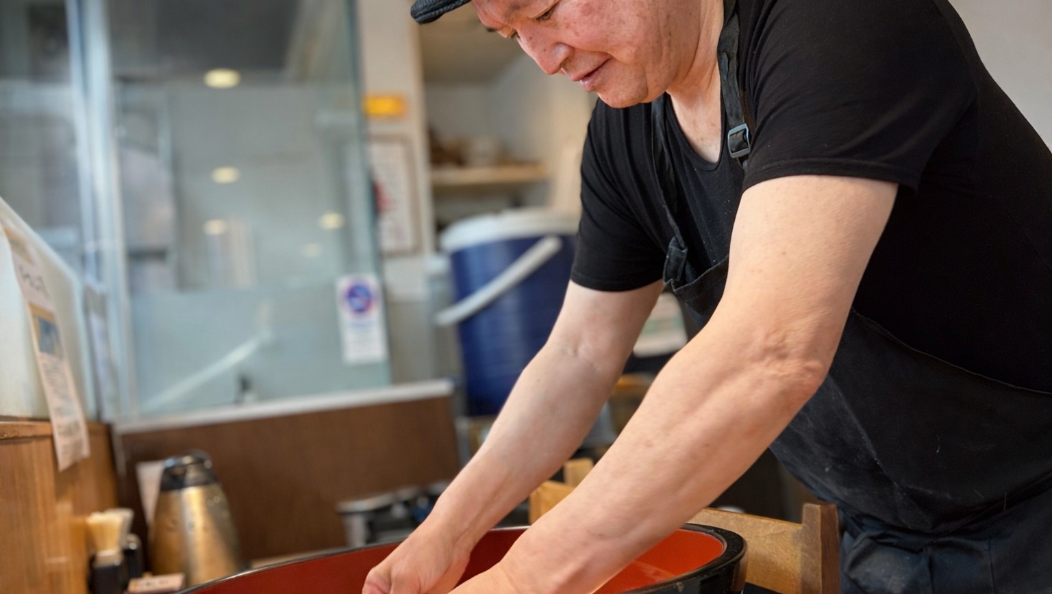 職人が丁寧に仕上げる自家製十割蕎麦