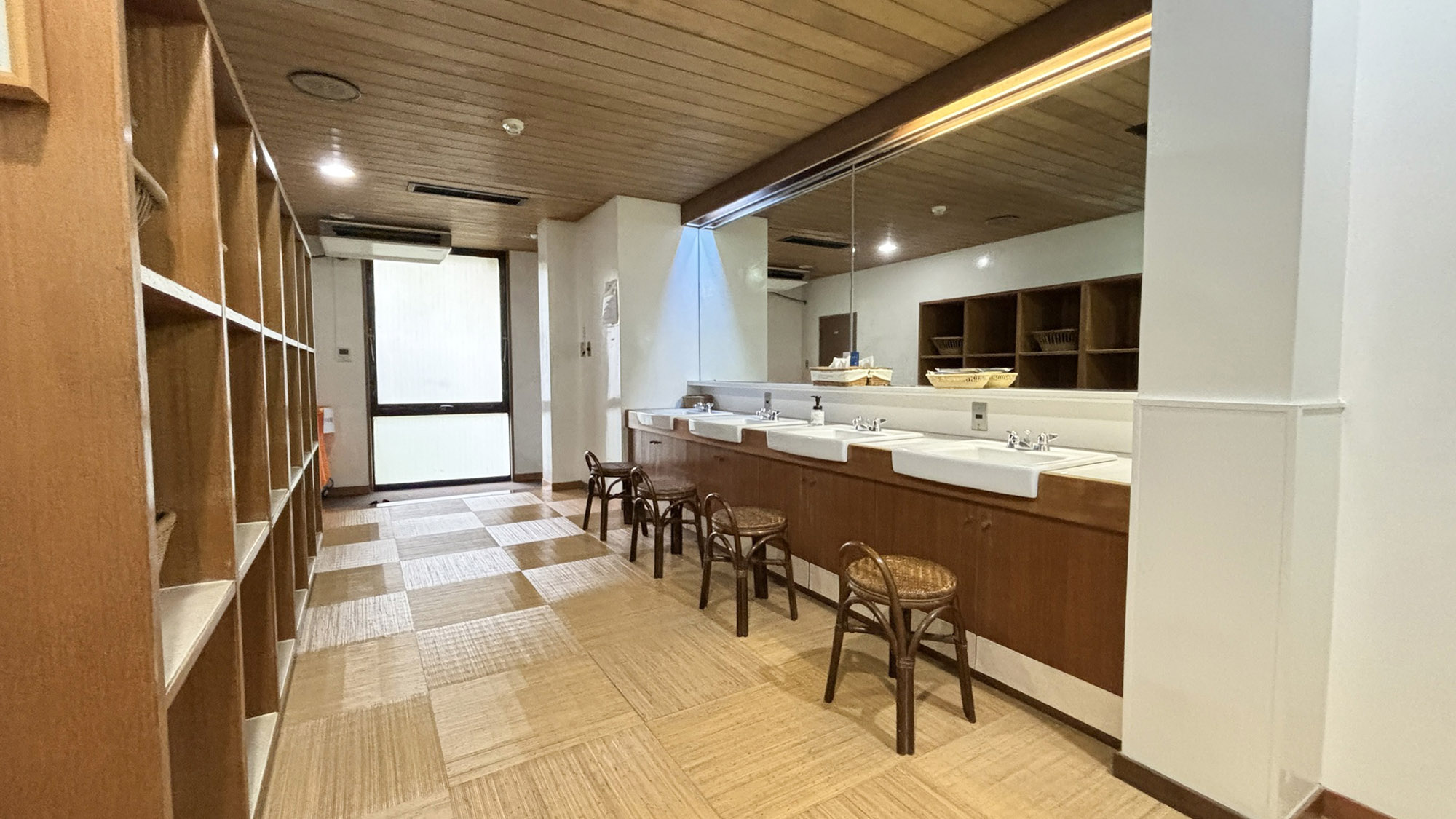 ・【脱衣所】脱衣所は常に清潔さが保たれております