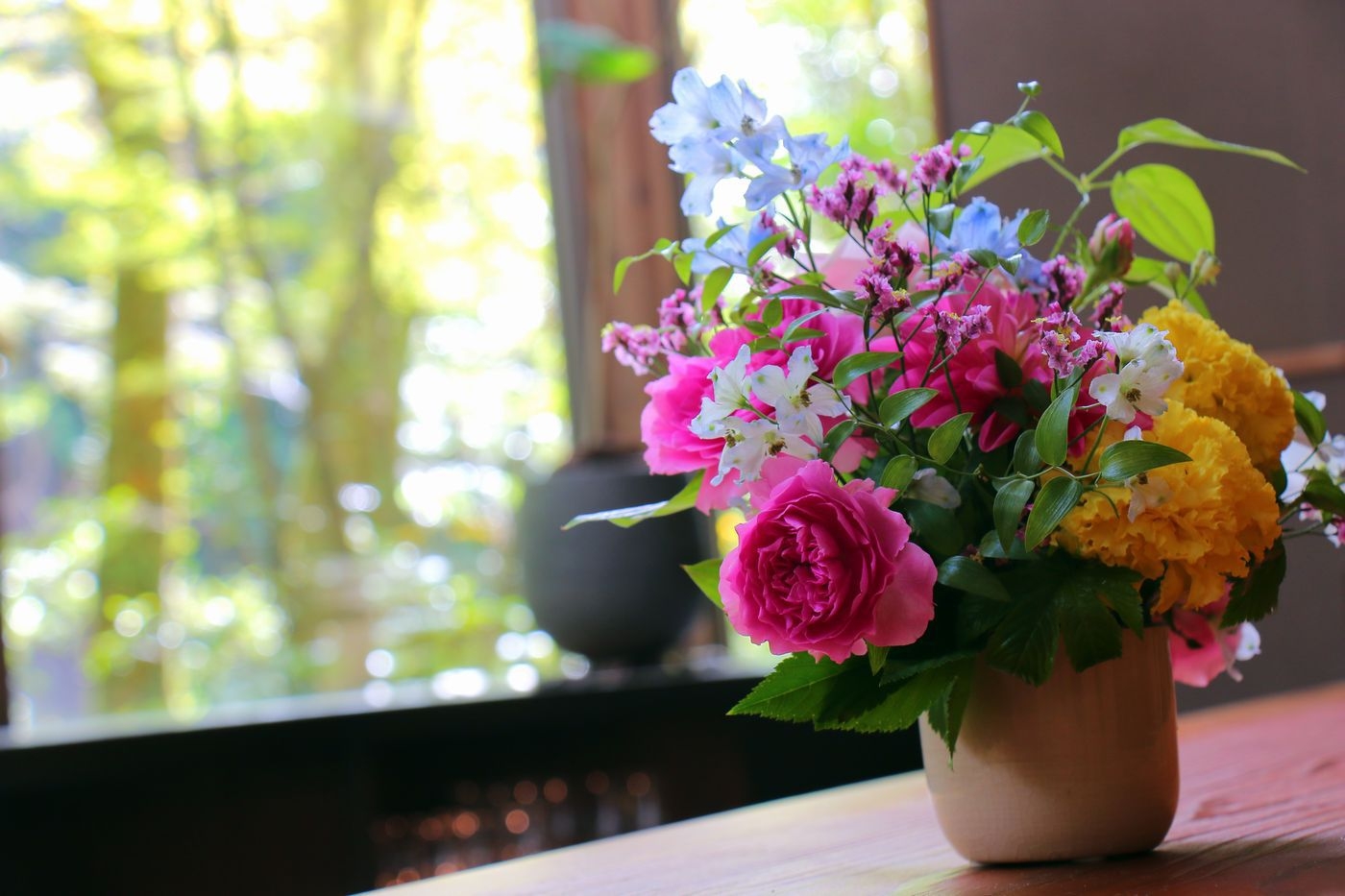 【祝いの森｜1泊2食付】森に抱かれる離れで祝う、花籠やケーキなどの5つの特典付き記念日プラン
