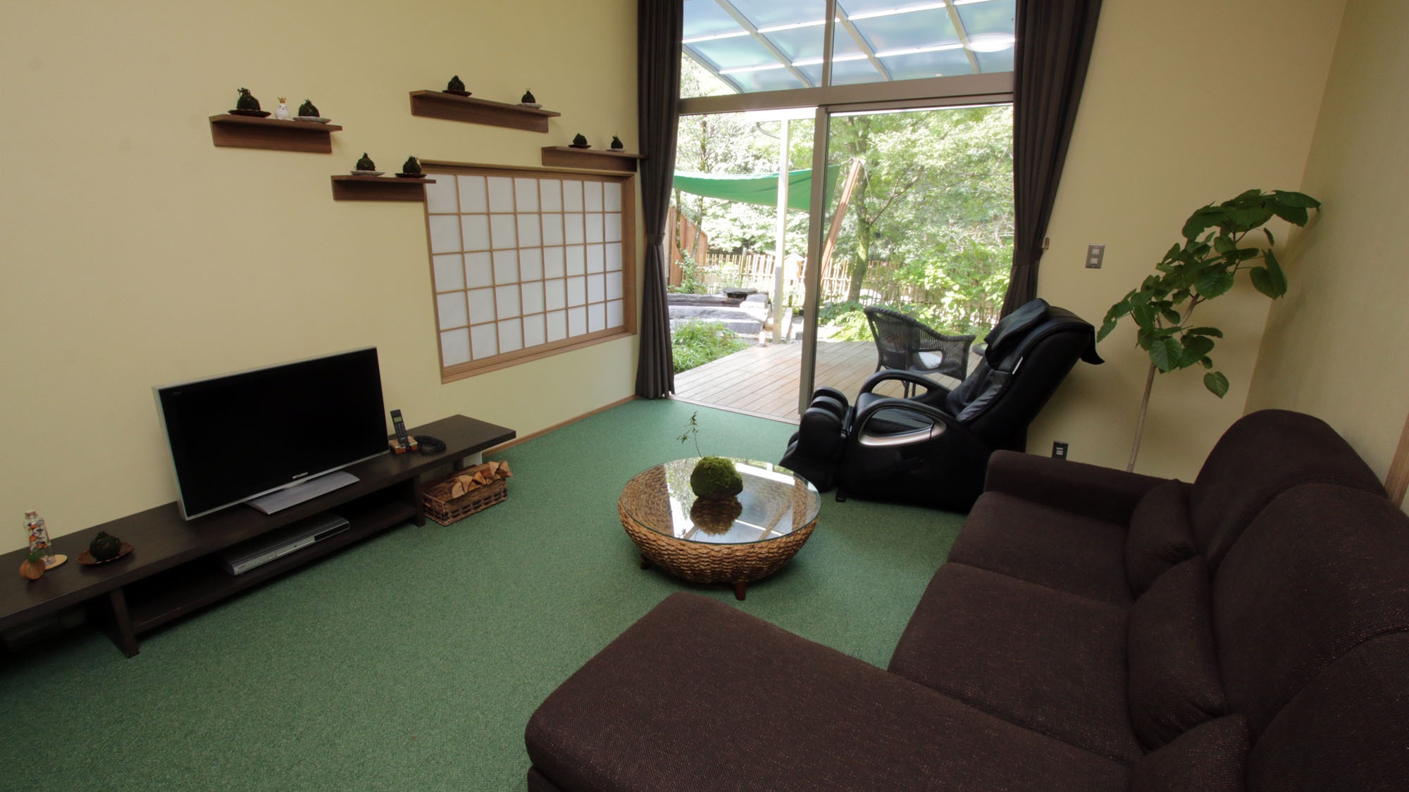 【水】客室+専用ガーデン＝160平米