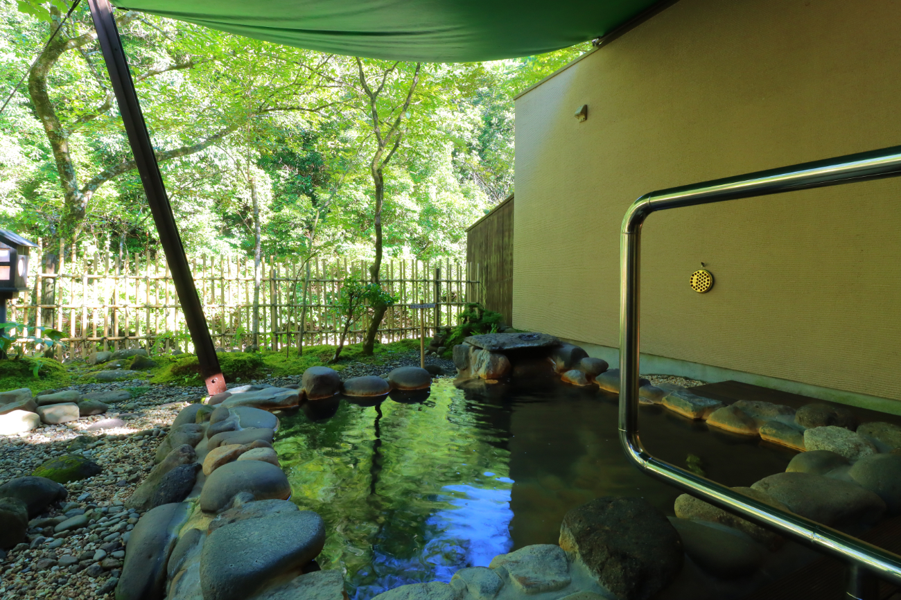 ジュニアスイート月　岩風呂露天