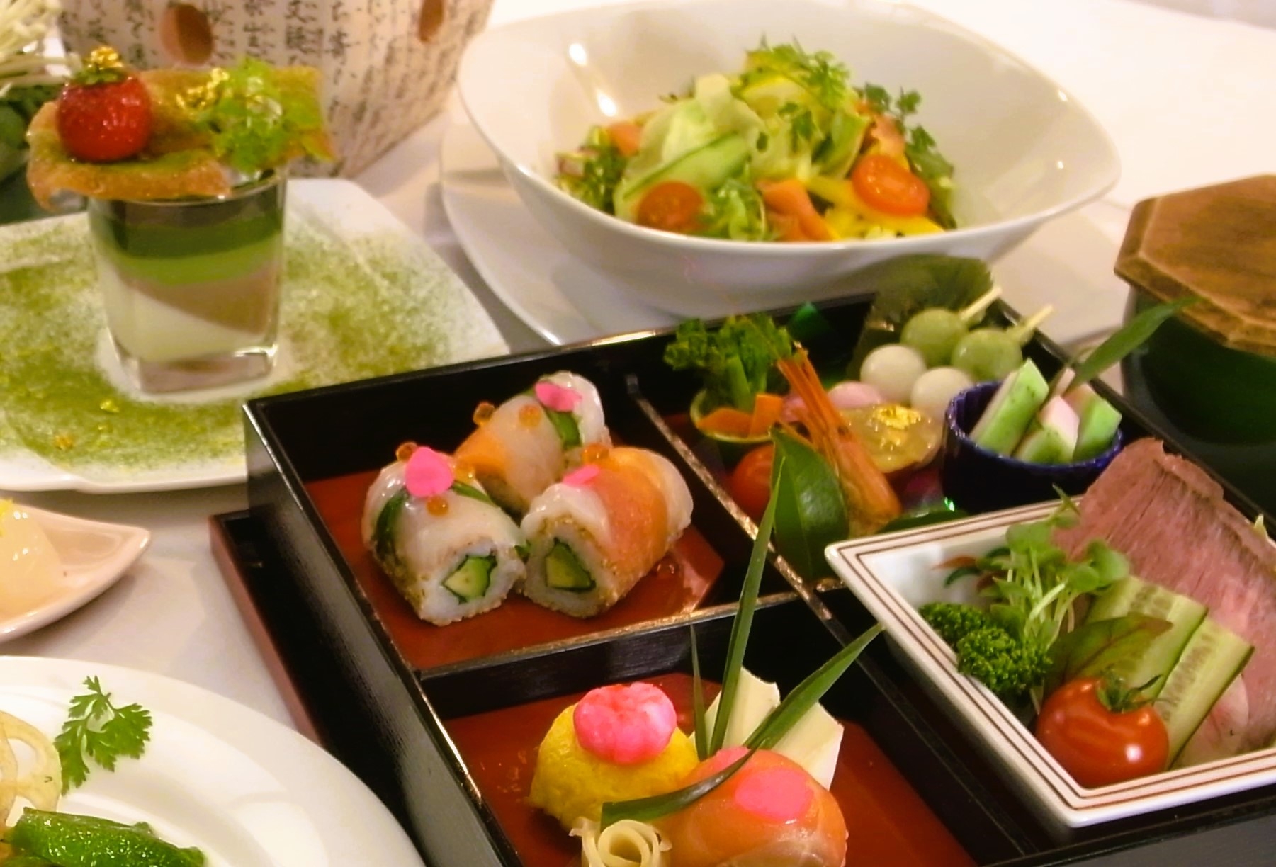 【金沢美食懐石】 彩り美しいてまり寿司など重箱につめて♪旬の味覚を味わう繊細で美しい懐石