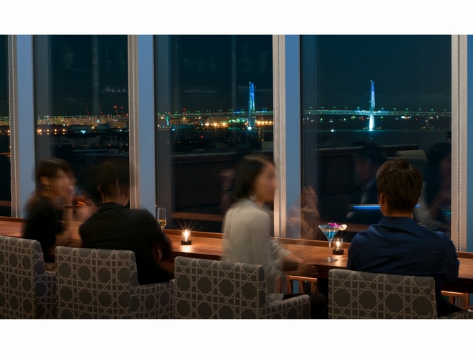 19階レストラン「オリエンタルビーチ」からの夜景。