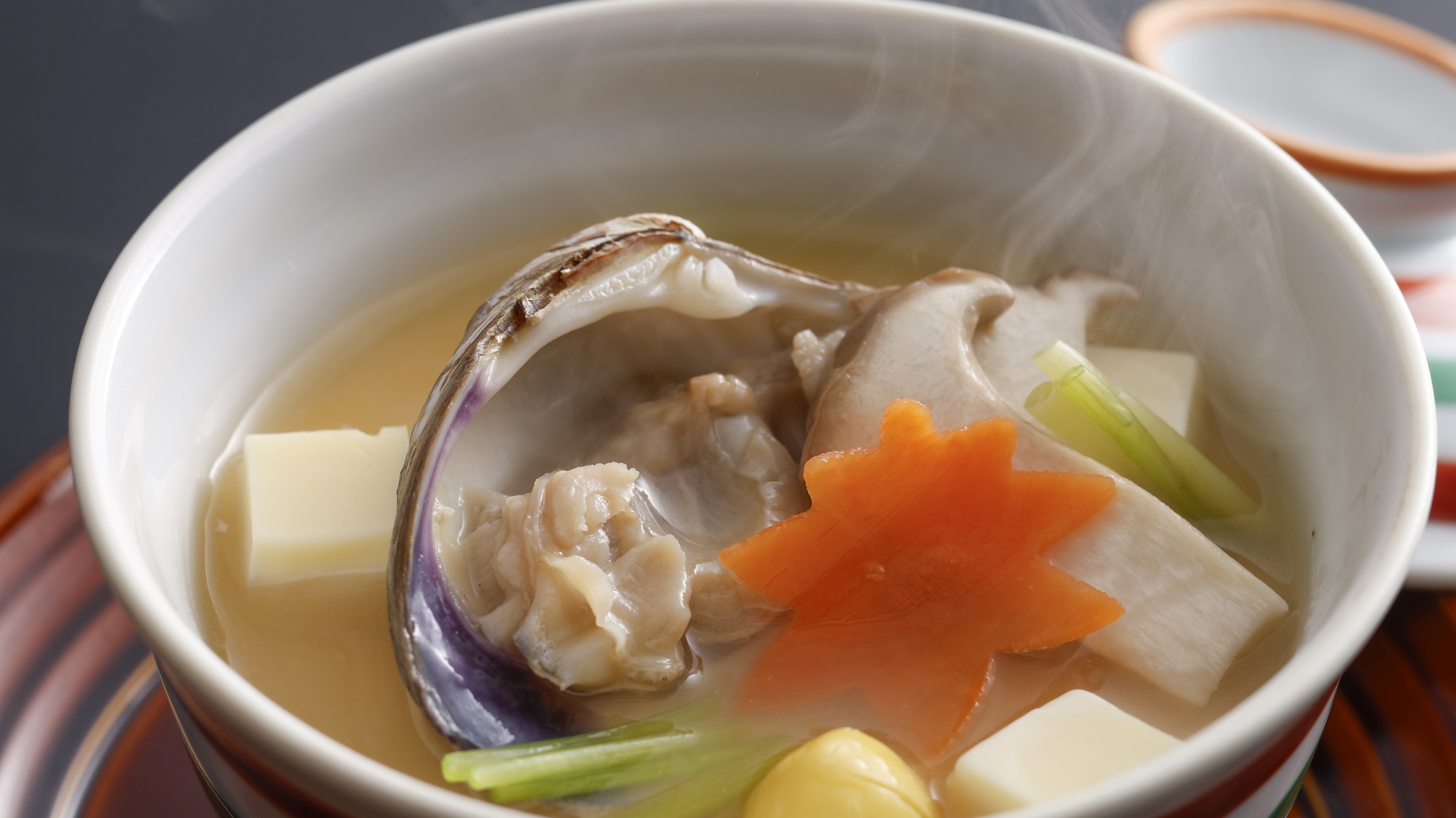 【季節の会席】秋（2026年9月～11月）蓋物　ホンビノス貝と茸のクリーム茶碗蒸し　共地餡
