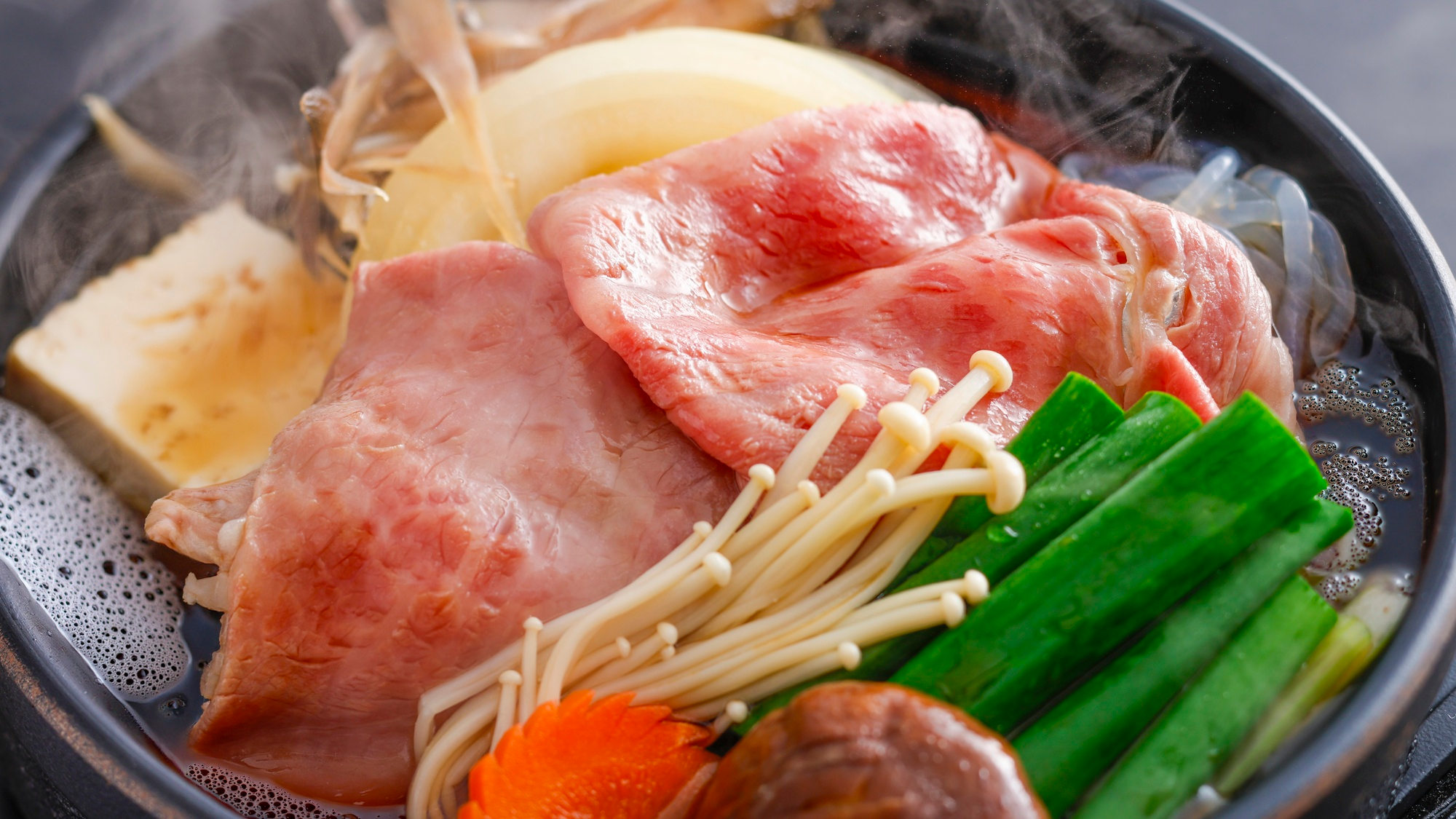 【土地の恵み会席】夏(2026年6月～8月)台の物　熊野牛もも肉　山椒風味のすきやき