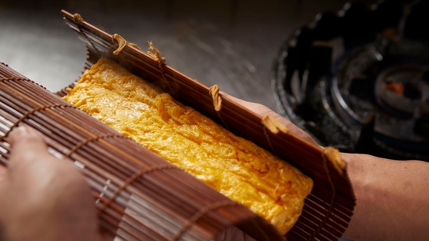 【勝浦漁港の漁師の朝をテーマにした快活和朝食御膳】　焼きたて出汁巻き