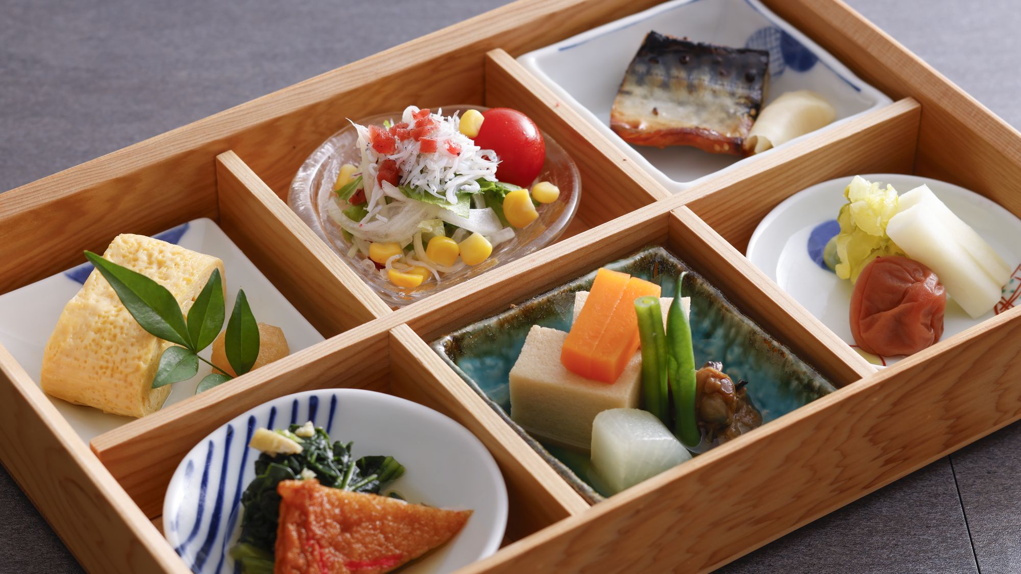 【朝食】6升彩り箱