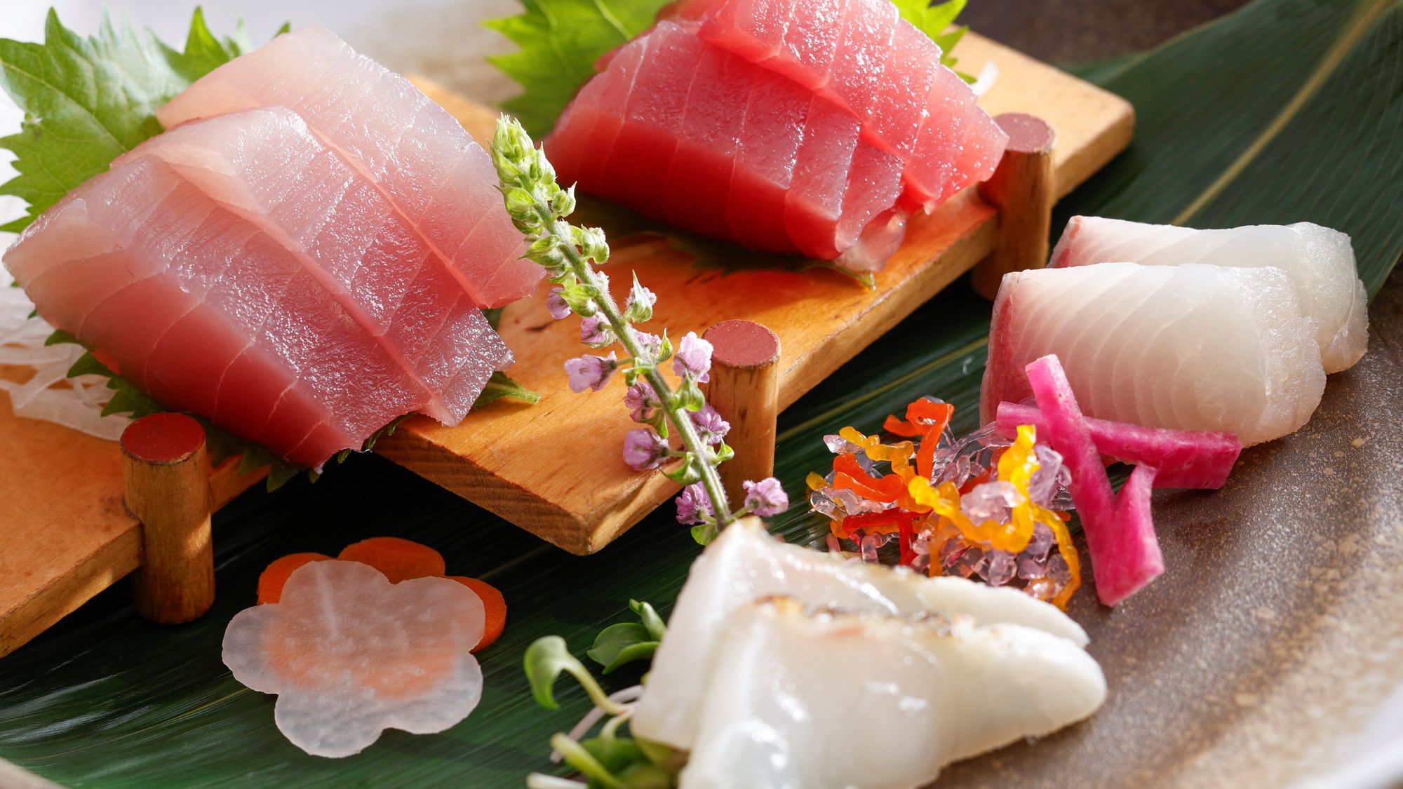 【土地の恵み会席】冬(2026年12月～2027年2月)お造り　勝浦港水揚げ生まぐろ2種と紀州産本日