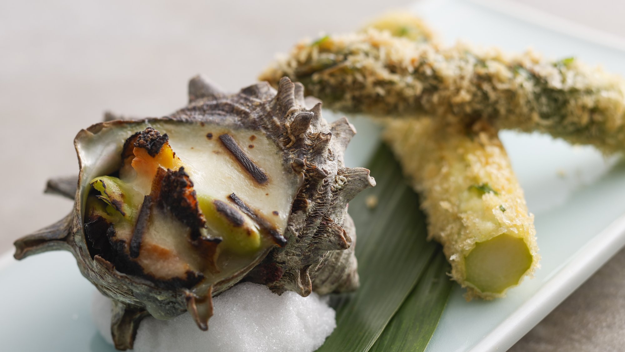 【特別会席】春(2026年3月～5月)強肴　さざえと一寸豆チーズ焼き　アスパラ木の芽パン粉揚げ