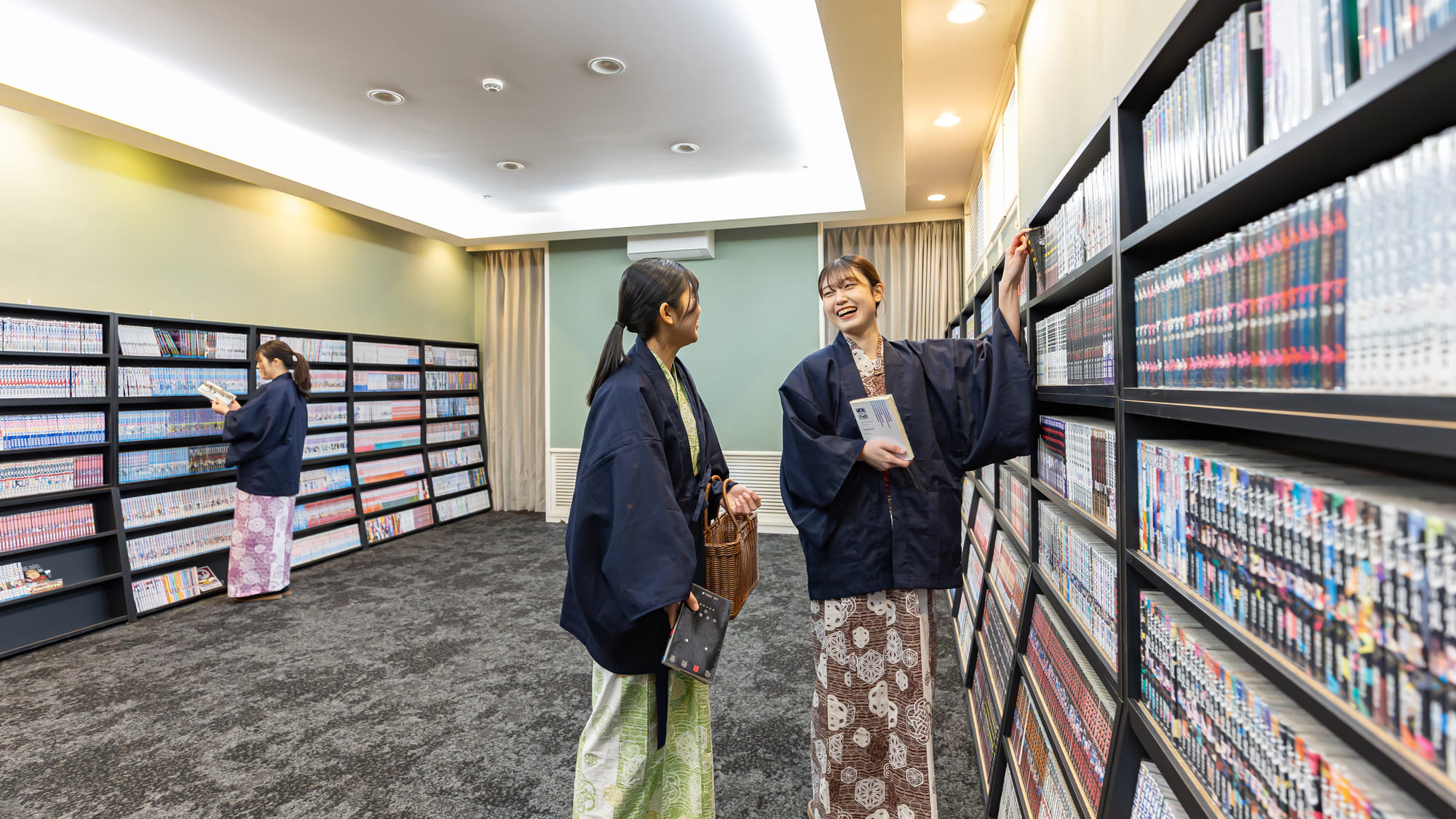 【漫画コーナー】雨の日も安心♪4,700冊のマンガをご用意してます！