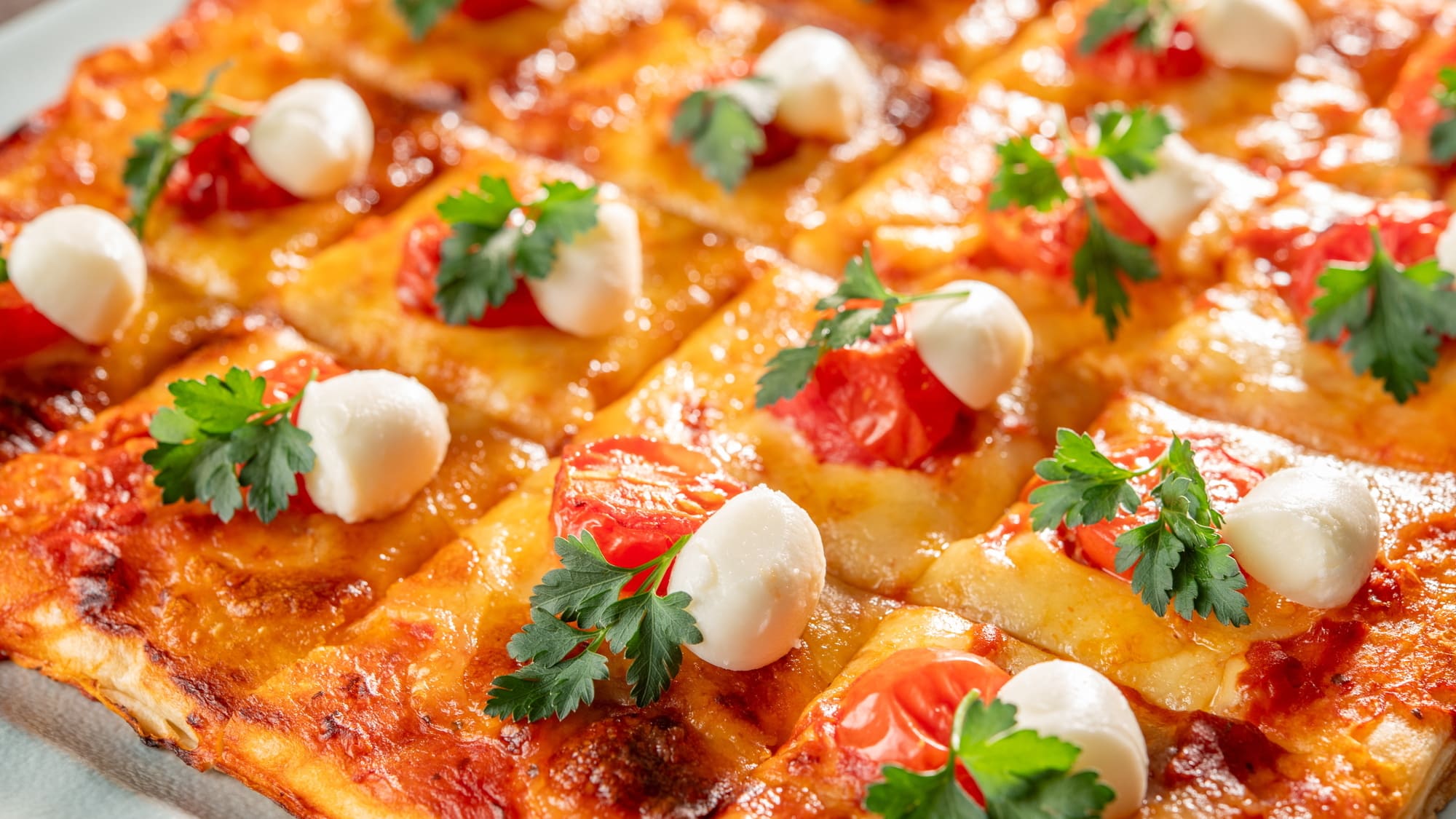 【夕食】春メニュー 北茨城ファームのミニトマトとチーズのピザ