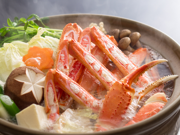 リーズナブル価格でもアワビ踊焼きと牡蠣料理も味わえる納得カニコース♪