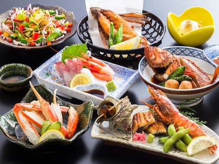 秋の旬食材満載！リーズナブルでも満たされる海鮮三昧『アワビに炭火焼ガニも秋のスタンダード会席プラン』
