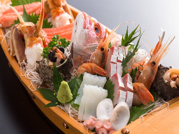 今年もやります！ボリューム満点！お一人様３匹分のカニ料理『舟盛付カニフルコース』