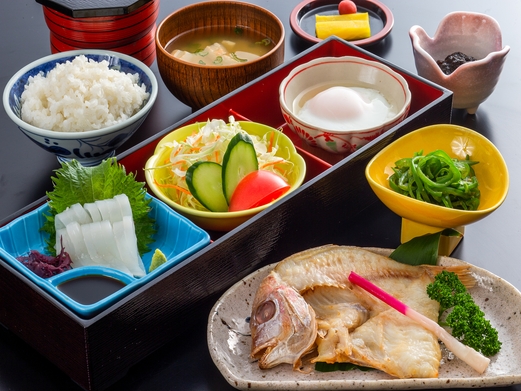 【海水浴応援♪宿泊特典付き】駐車場無料♪舟盛付き夏会席で美味しく夏を満喫