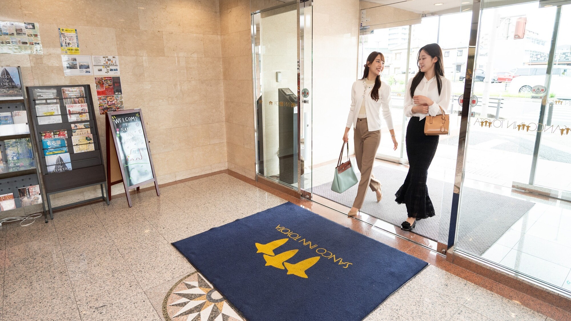 開放感のあるロビーがお出迎えします。