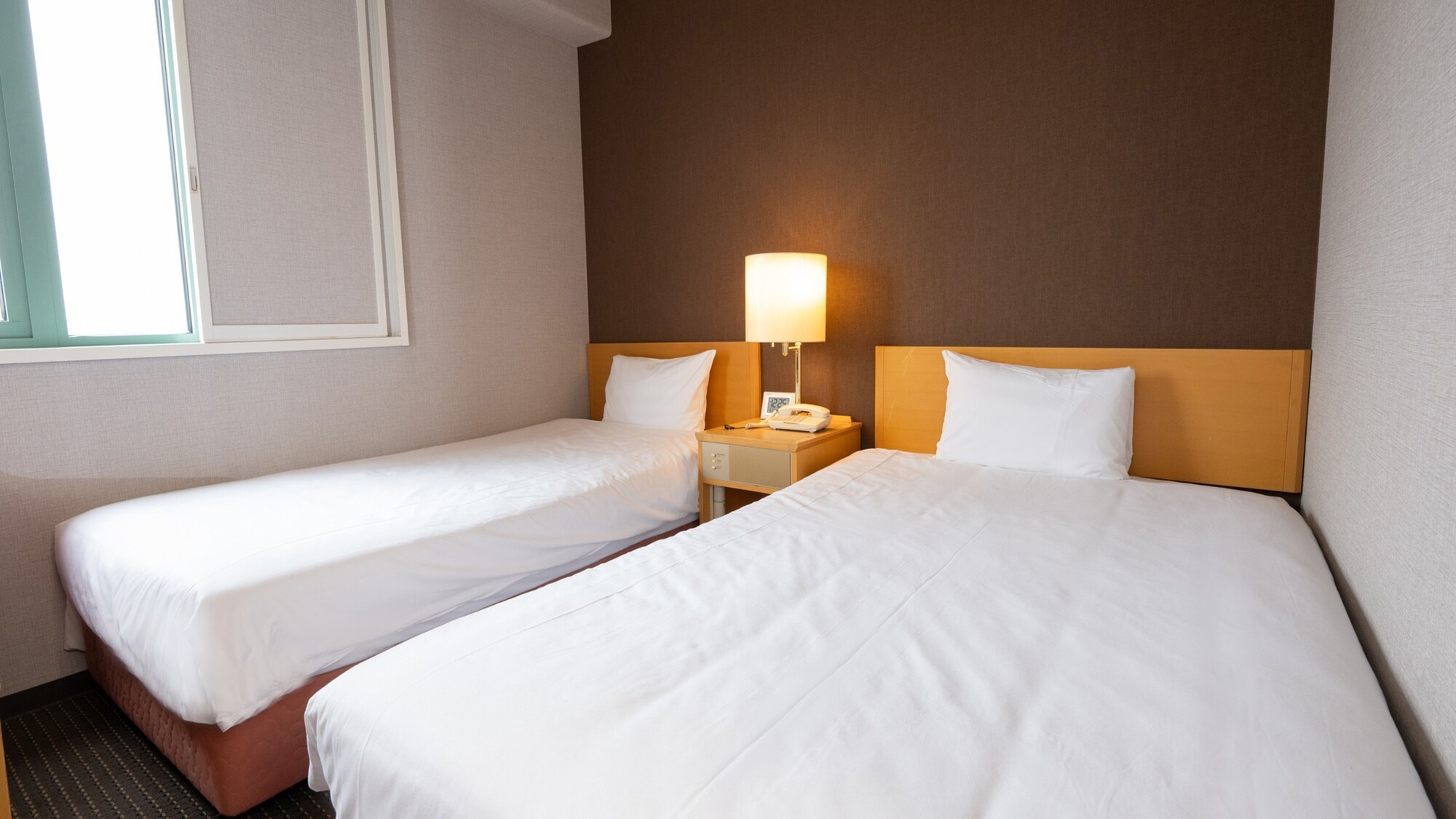 【ツインルーム】　120cm幅セミダブルベッド＆103cm幅シングルベッド