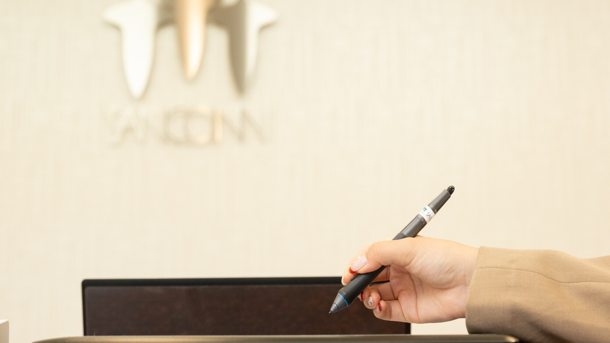 電子タブレットでお客様のお手伝いをいたします。