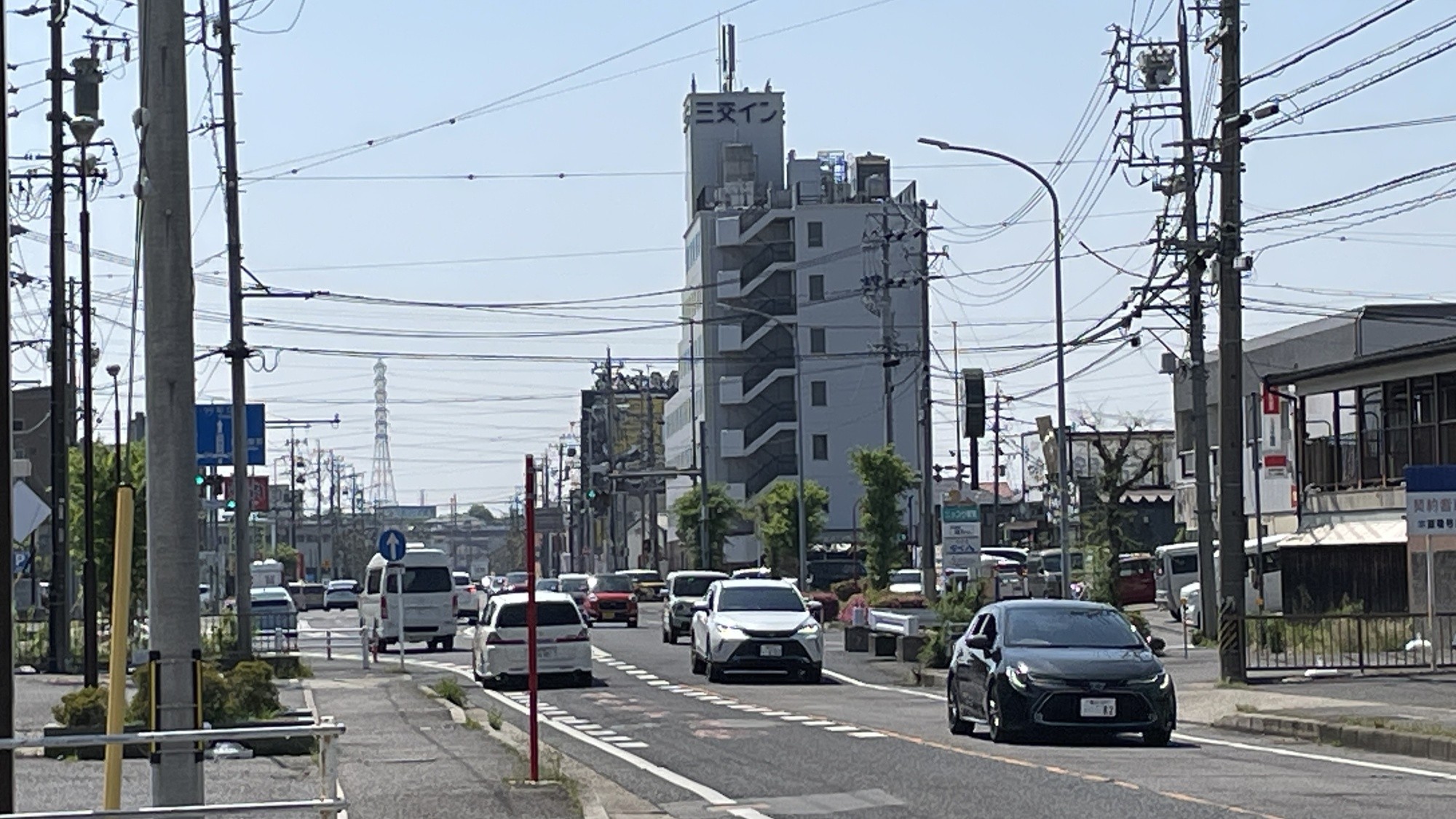 国道419号線を東から西へホテルに向かう様子