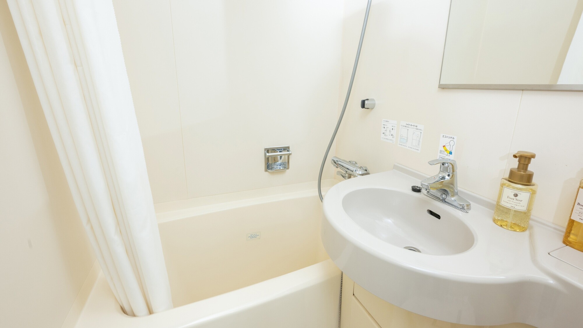 洗面台と浴槽が近く使いやすい