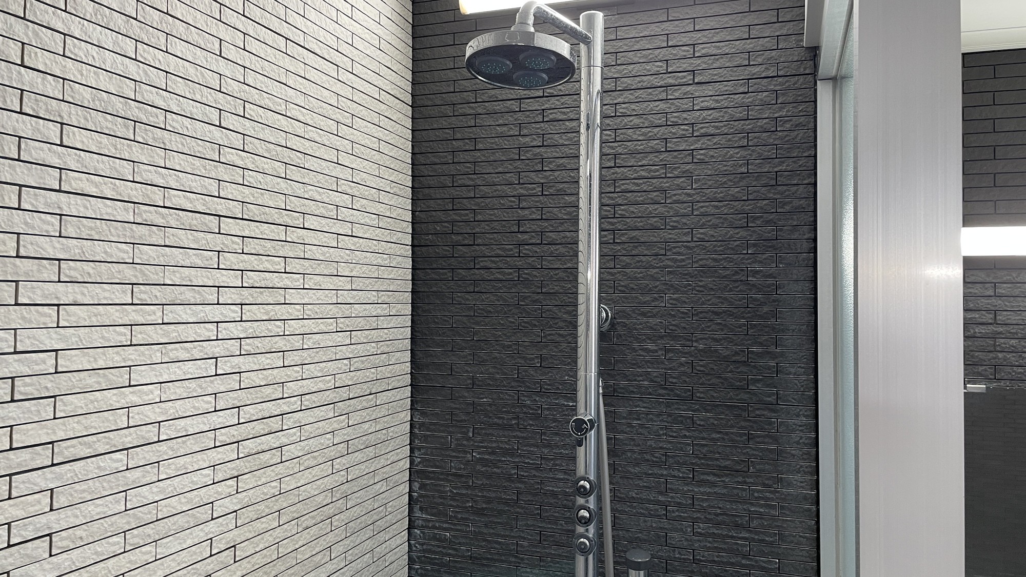 大浴場にはシャワーブースもございます