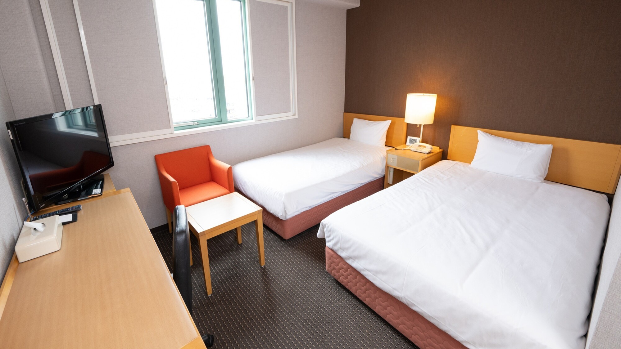 【ツインルーム】　18㎡　ベッド２台