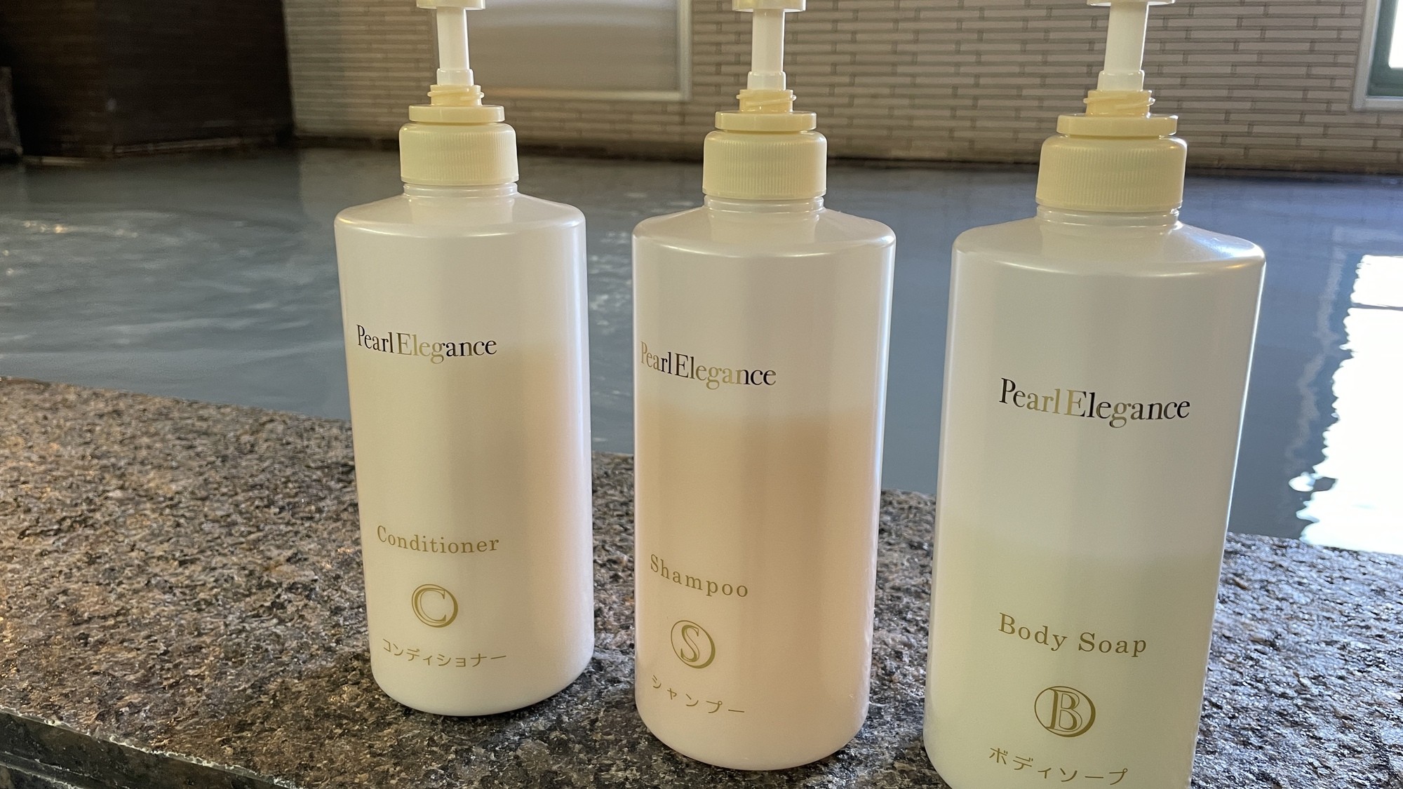 ミキモト製のシャンプー類を用意