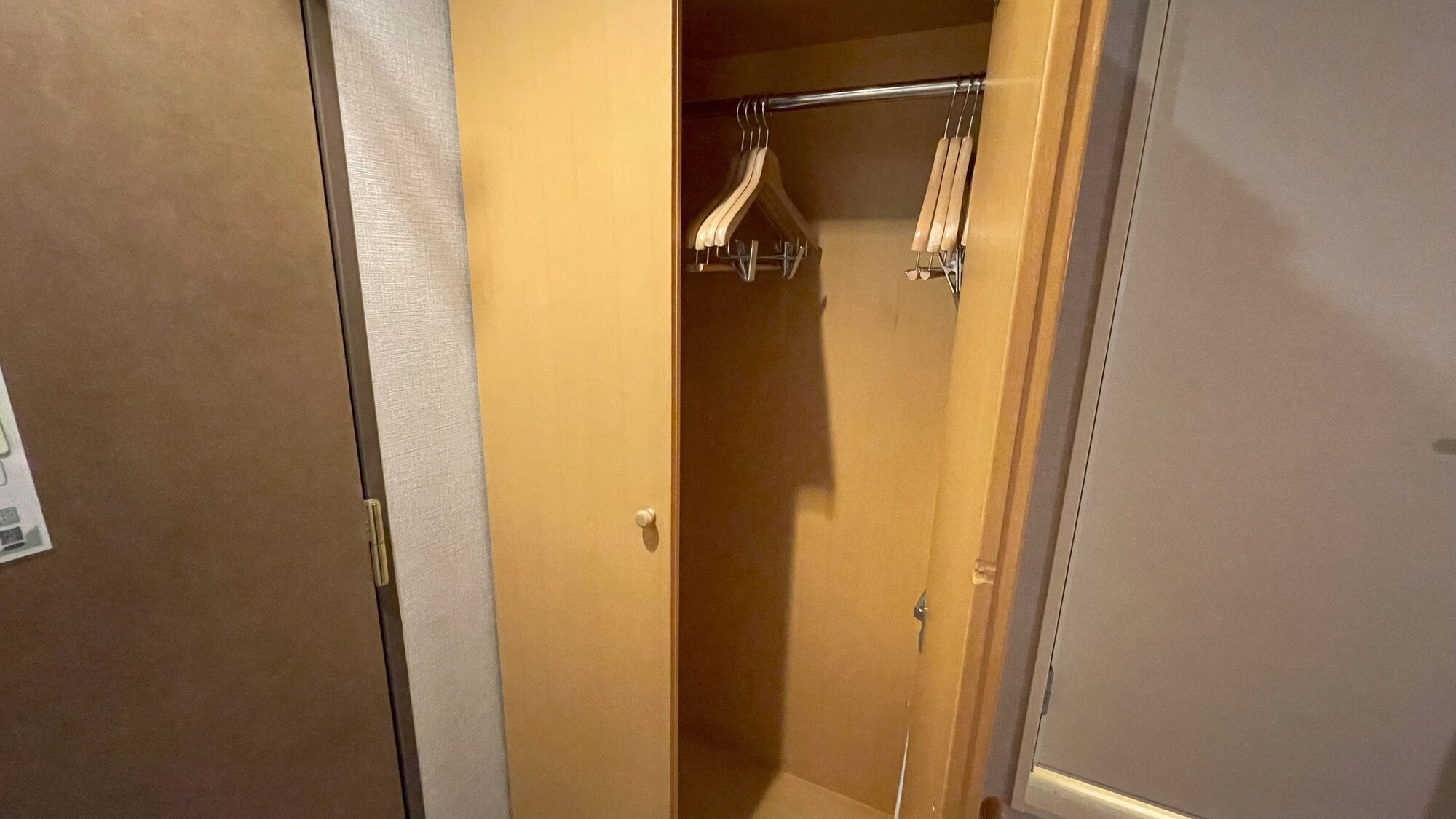 ワードローブ：ツインルームのみ