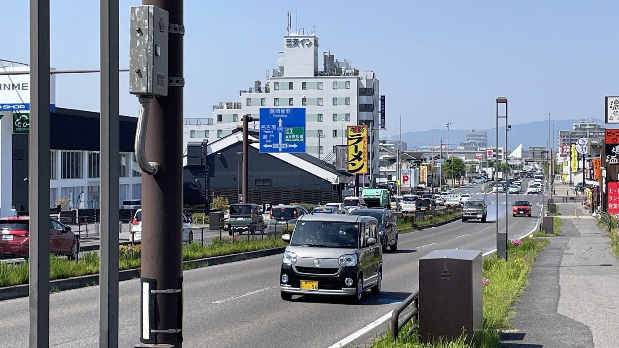 国道248号線を南から北へホテルに向かう様子