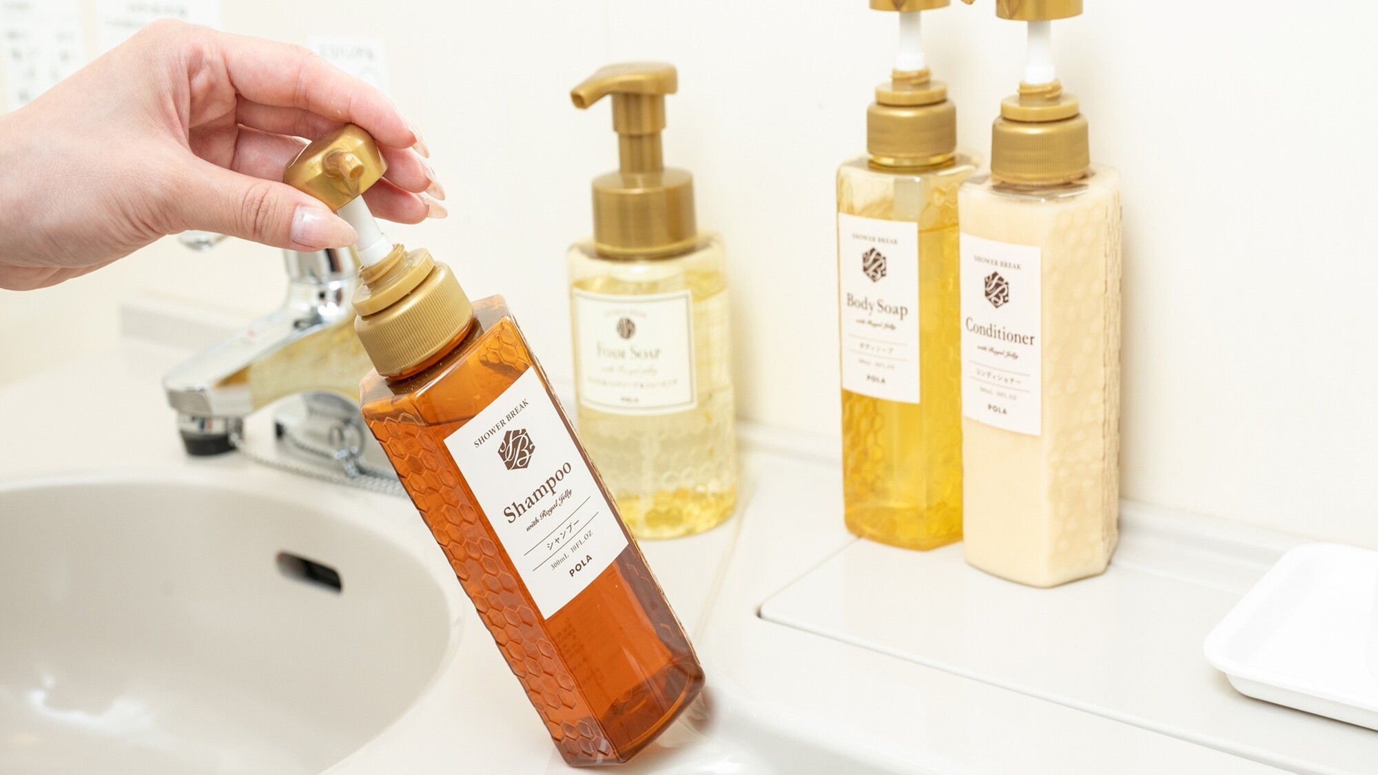 客室のバスアメニティは保湿と香りのよいＰＯＬＡ製