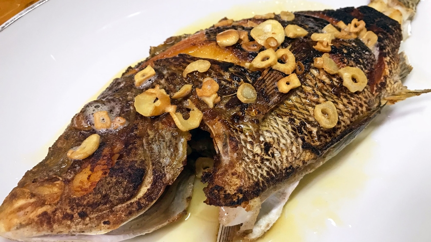 【手作り夕食一例】≪島の新鮮な魚：バター焼き≫季節によって提供に変動がございます。