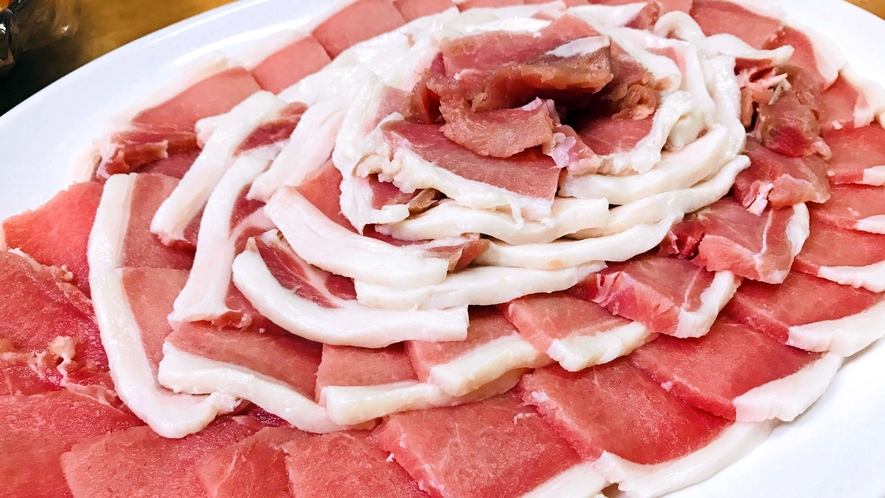 【手作り夕食一例】≪猪豚≫季節によって提供に変動がございます。