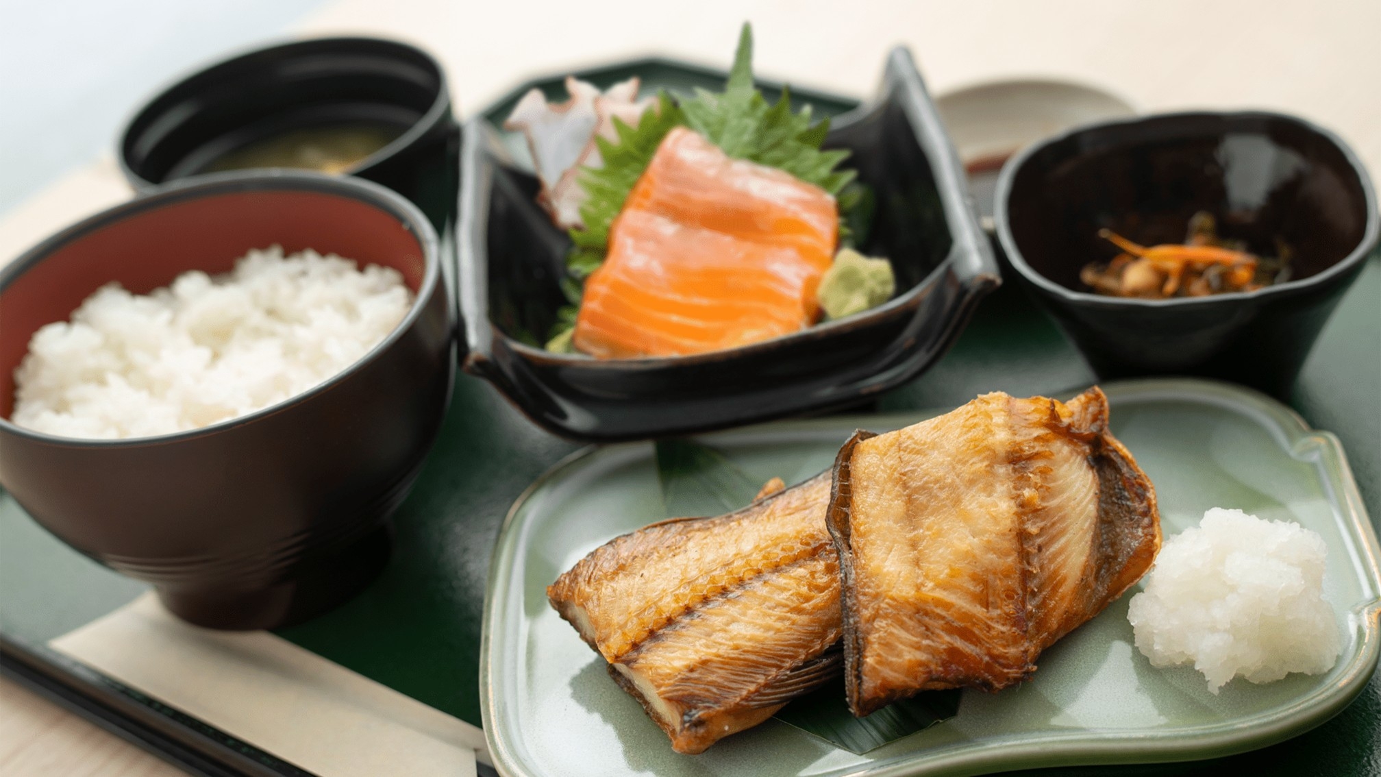 【夕朝食付｜2，000円夕食券付き】館内レストランで青森・八戸の味覚を堪能！