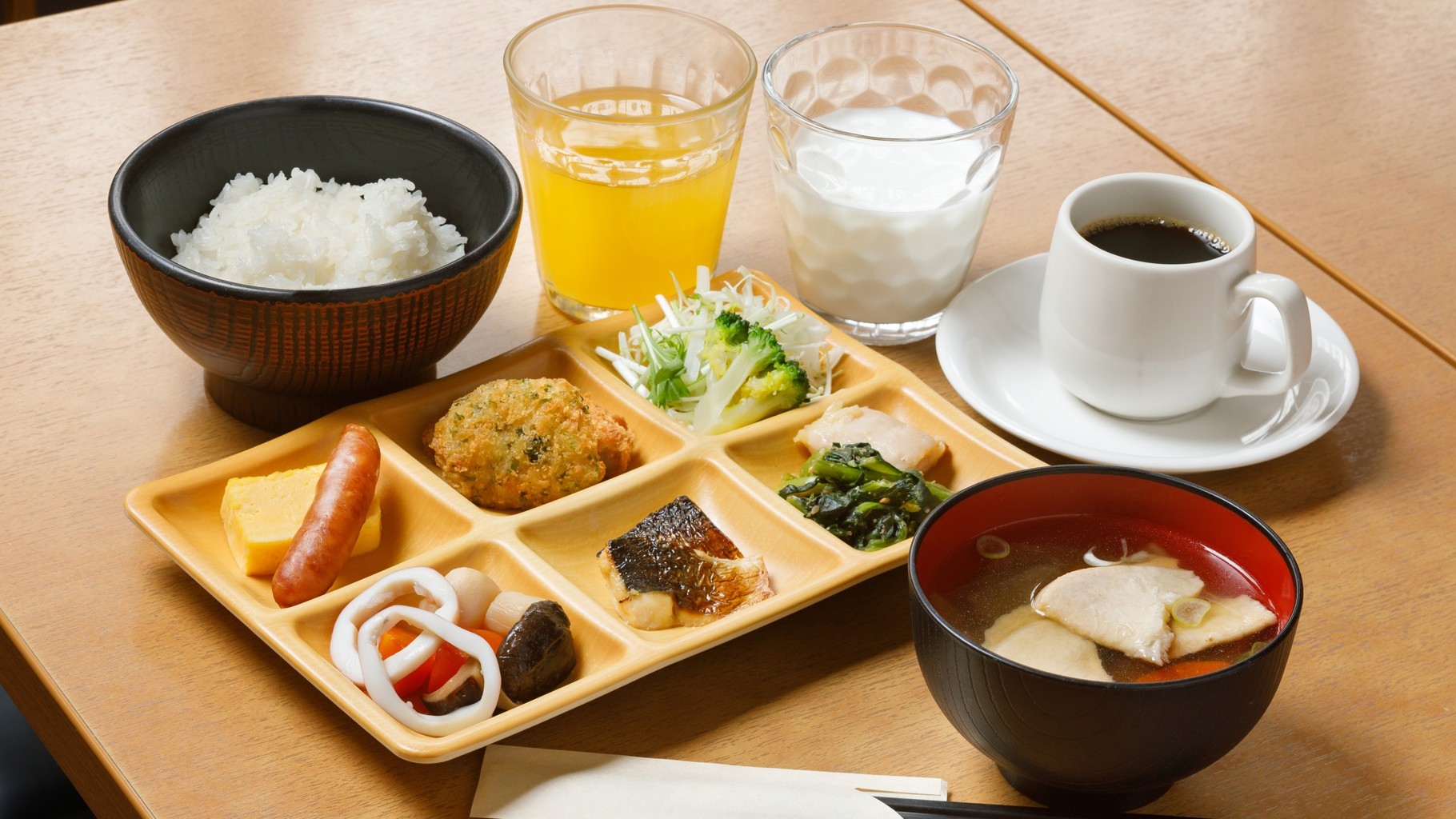 【朝食付き｜シンプルステイ】八戸駅直結の好立地。シンプルながら、充実の朝食と快適なひとときを