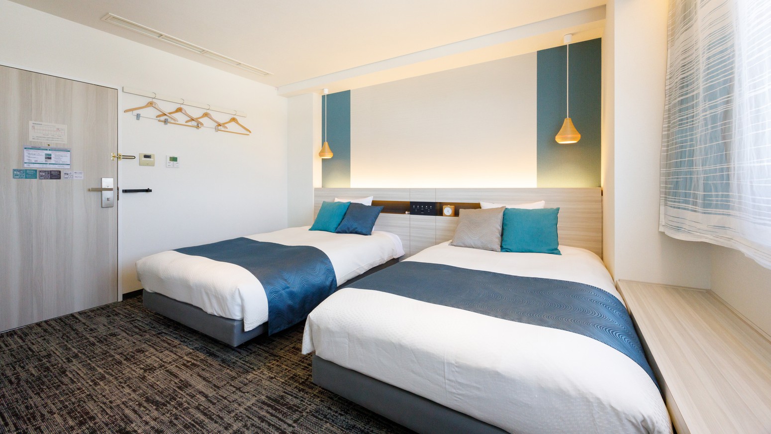 【ツインルーム　22平米　セミダブルベッド幅120cm&times;2台】