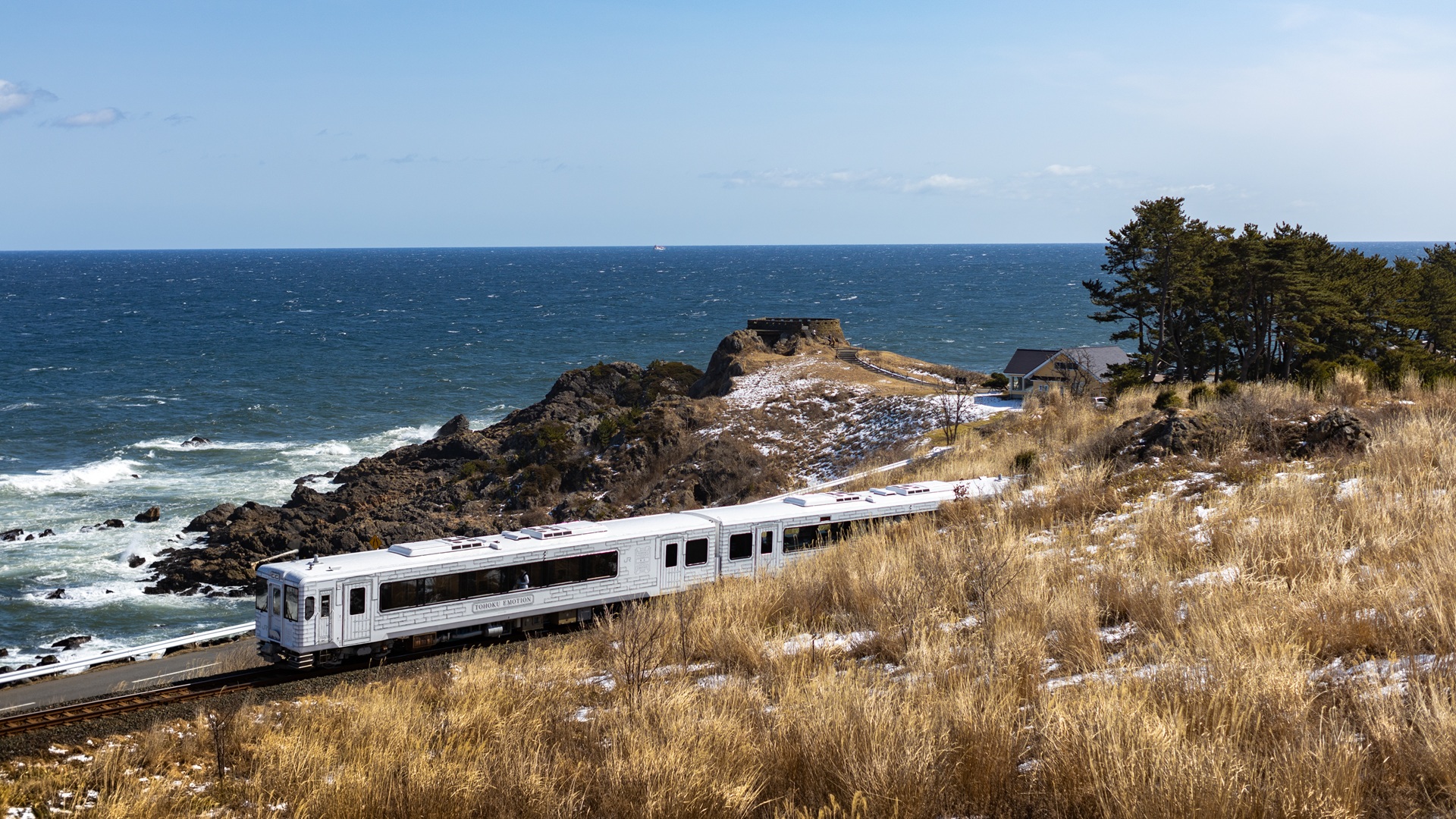 【TOHOKU EMOTION】八戸～久慈間を走る、東北の食材と景色を楽しむレストラン列車です。 
